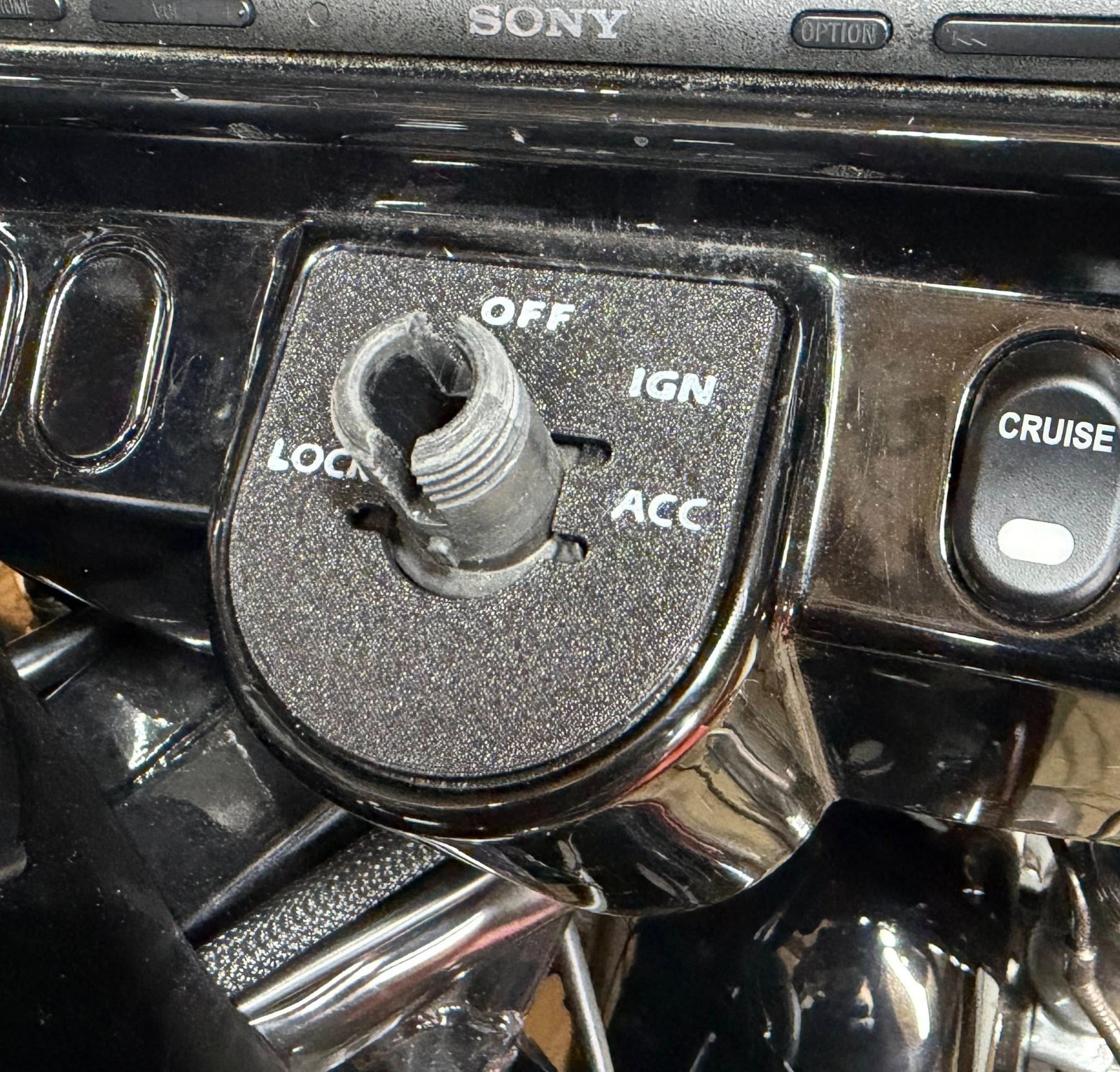 Harley Replacement Ignition Switch Plate – OEM # 71422-03 & 71427-96