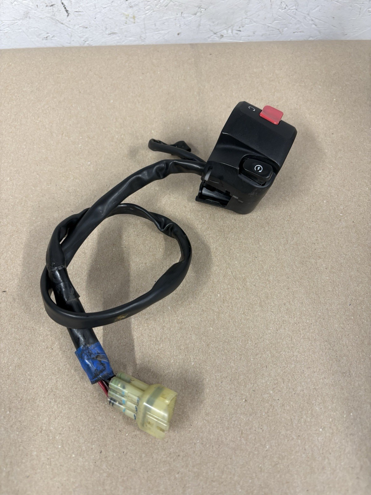 17-19 Kawasaki Z650 ZR650 Right Switch Start Stop Oem Good #0210