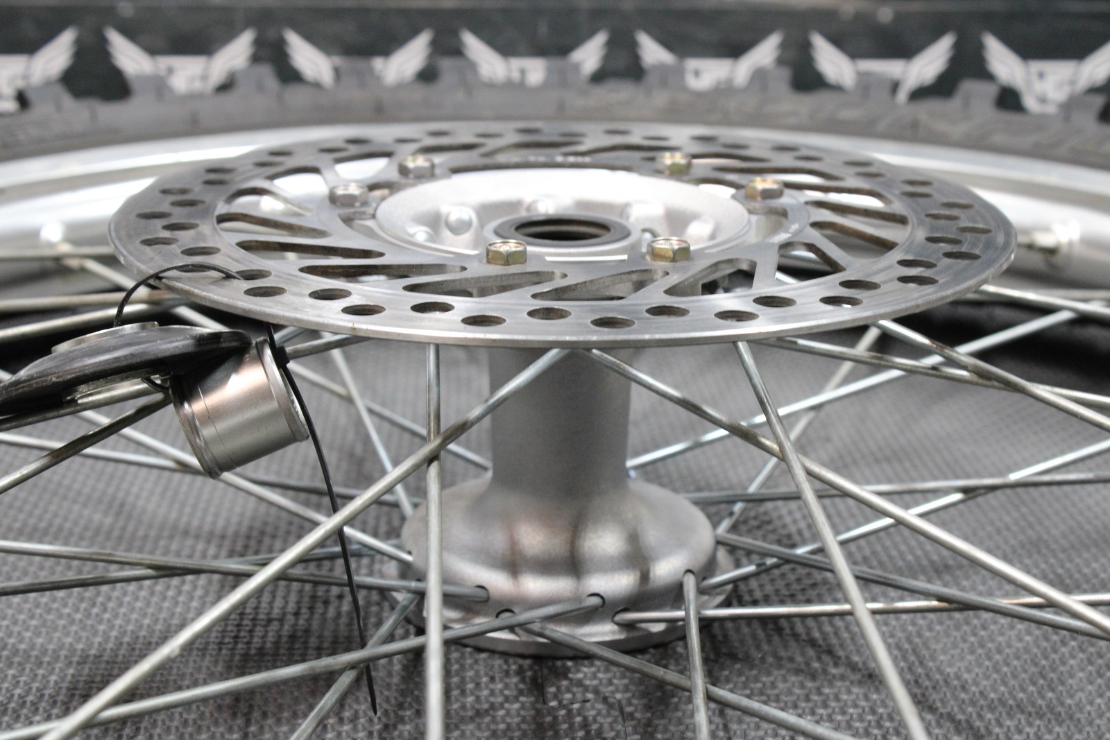 2007 HONDA CRF450R 21″ X 1.60″ OEM FRONT WHEEL RIM HUB 44650-MEN-840