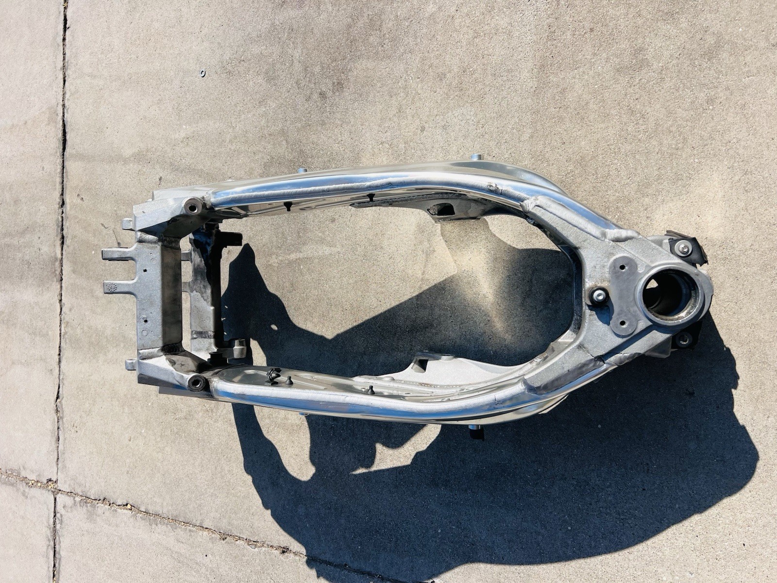 Aprilia Tuono 06-07 RSV 1000 04-09 Main Frame Chassis DAMAGE SLVG AP8145075