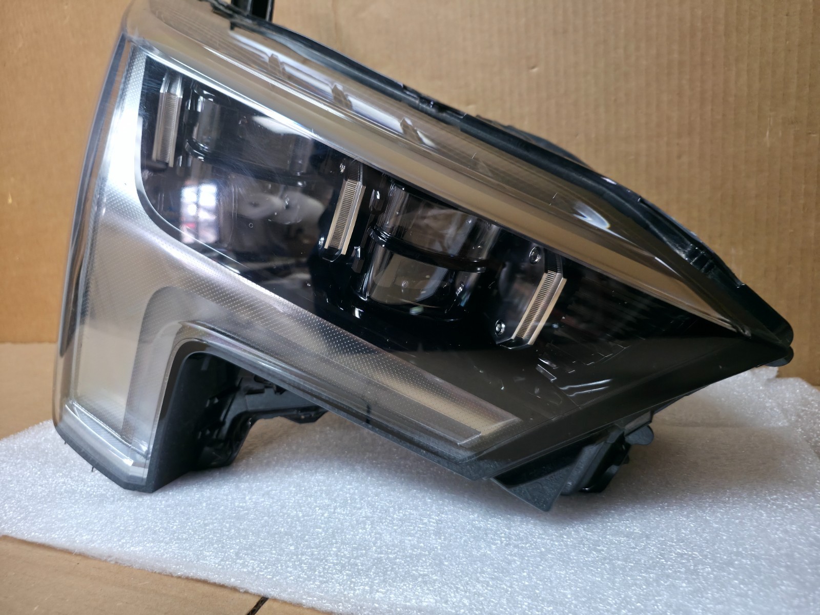 2022 2023 2024 2025 TOYOTA TUNDRA RIGHT PASSENGER SIDE LED HEADLIGHT OEM
