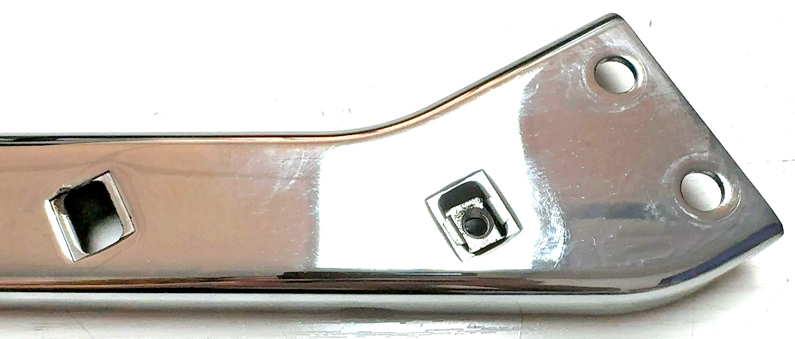 06 Harley-Davidson Electra Glide FLHTCUI Right Saddle Bag Support 90720-79C
