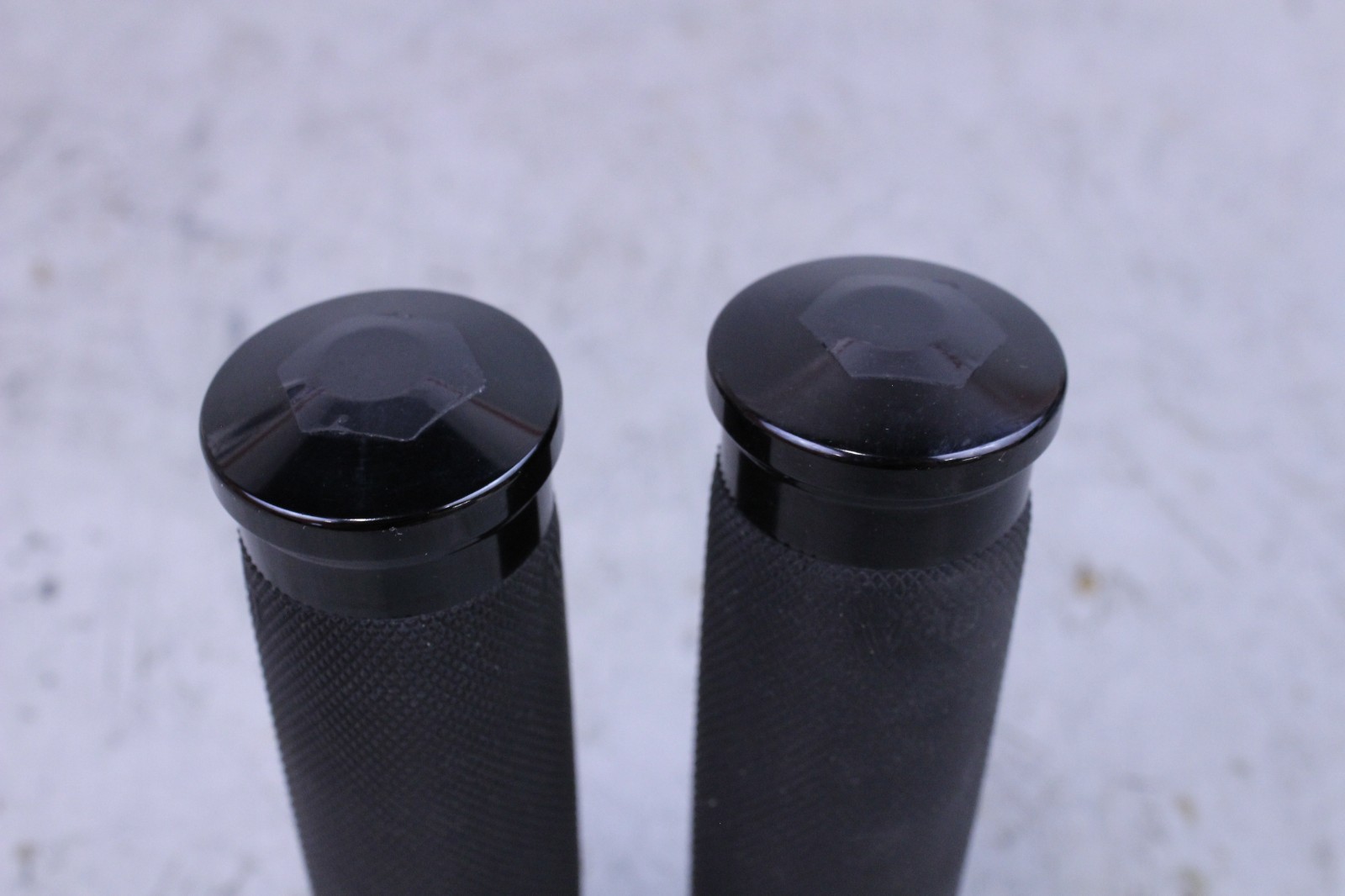 AVON 1” Black Knurled Rubber Grips Single Or Dual Cable Throttle BPD-42025