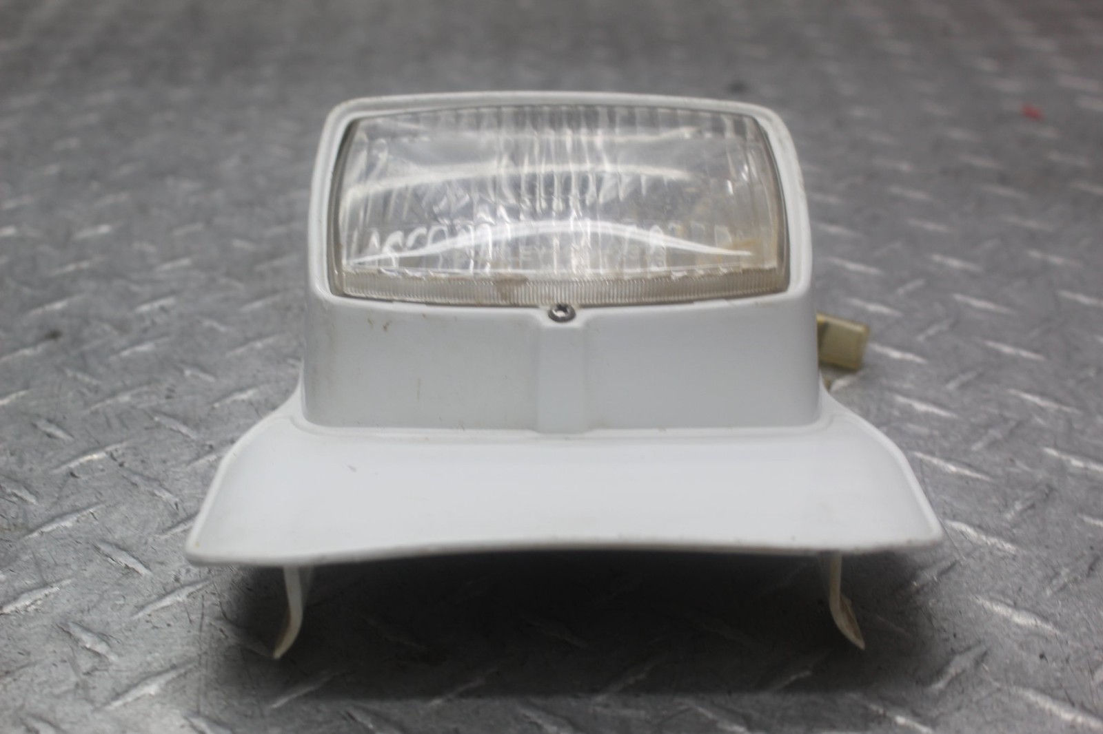2000 SUZUKI DS80 HEADLIGHT LAMP ASSEMBLY LIGHT HOUSING UNIT 35121-37200