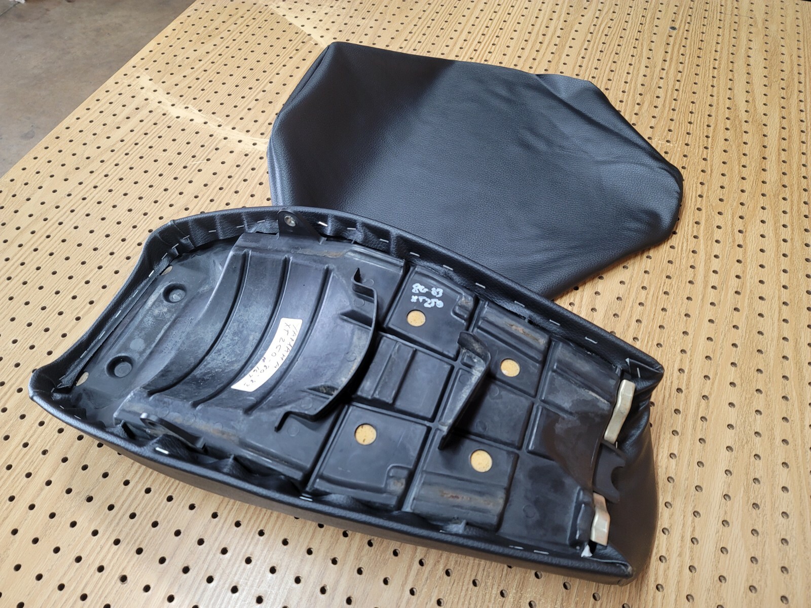 YAMAHA XT250 SEAT COVER 1980 TO 1983 MODEL SEAT COVER (BLACK) (Y*-167)