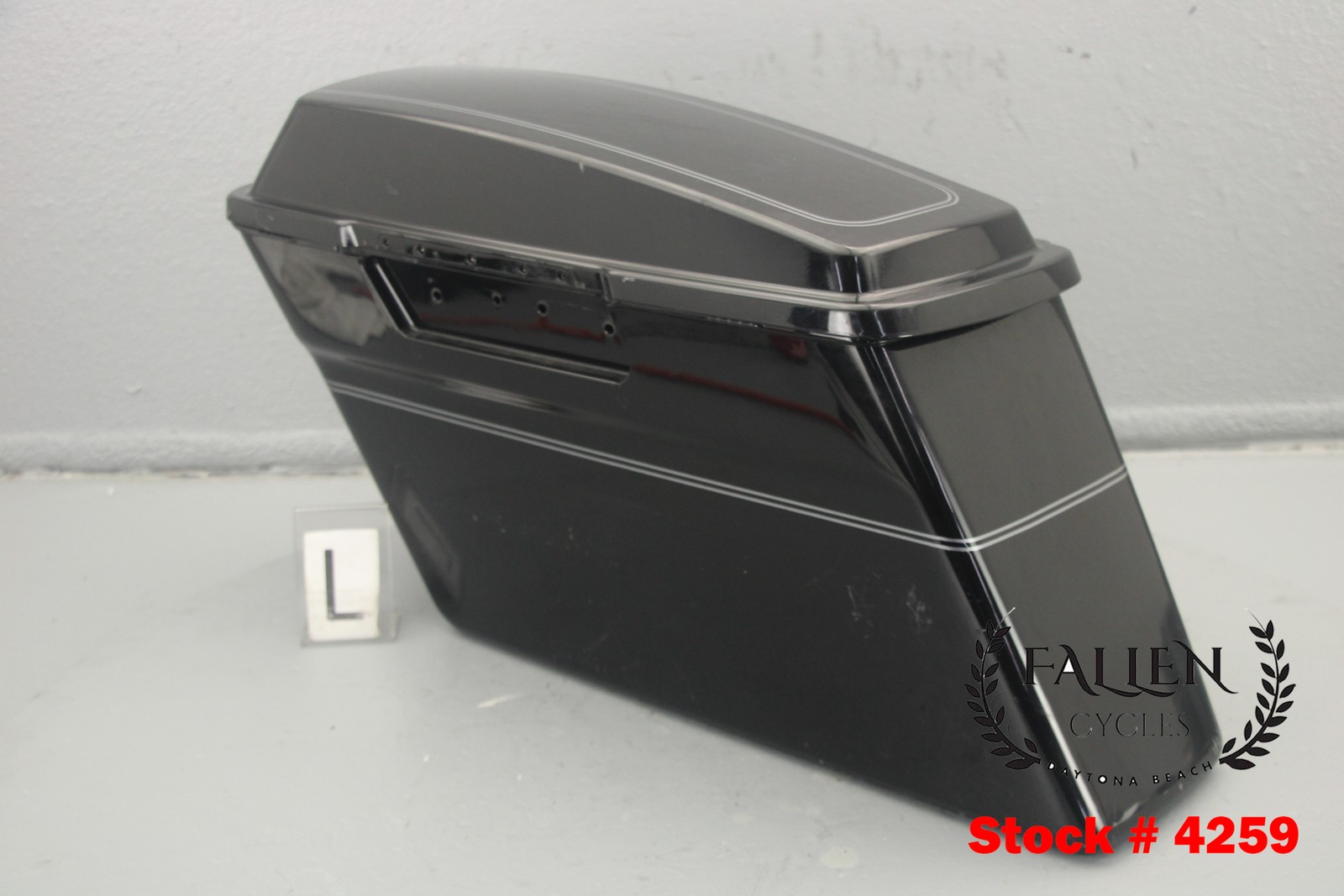 2013 Harley Touring LEFT Saddlebag Bottom + Lid VIVID BLACK SILVER STRIPE #4259
