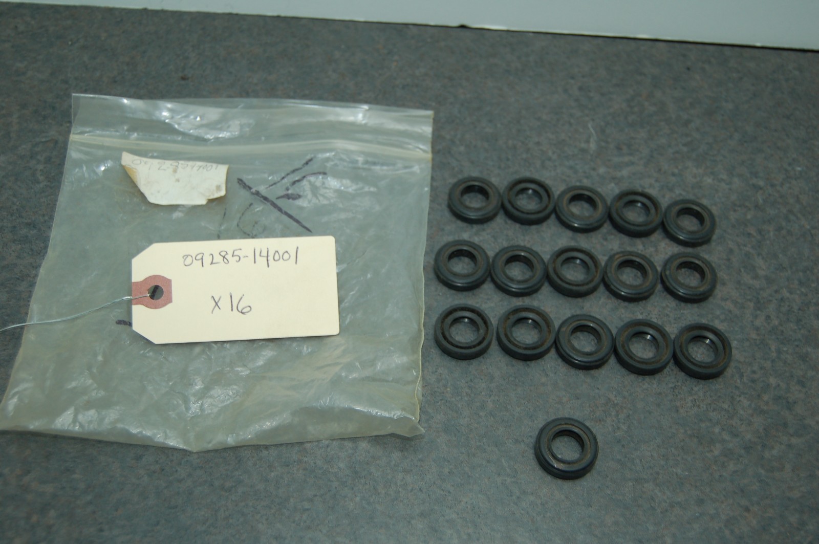 16 NOS GENUINE Suzuki 09285-14001 Kick Starter Oil Seal (QTY-16) NEW OLD STOCK