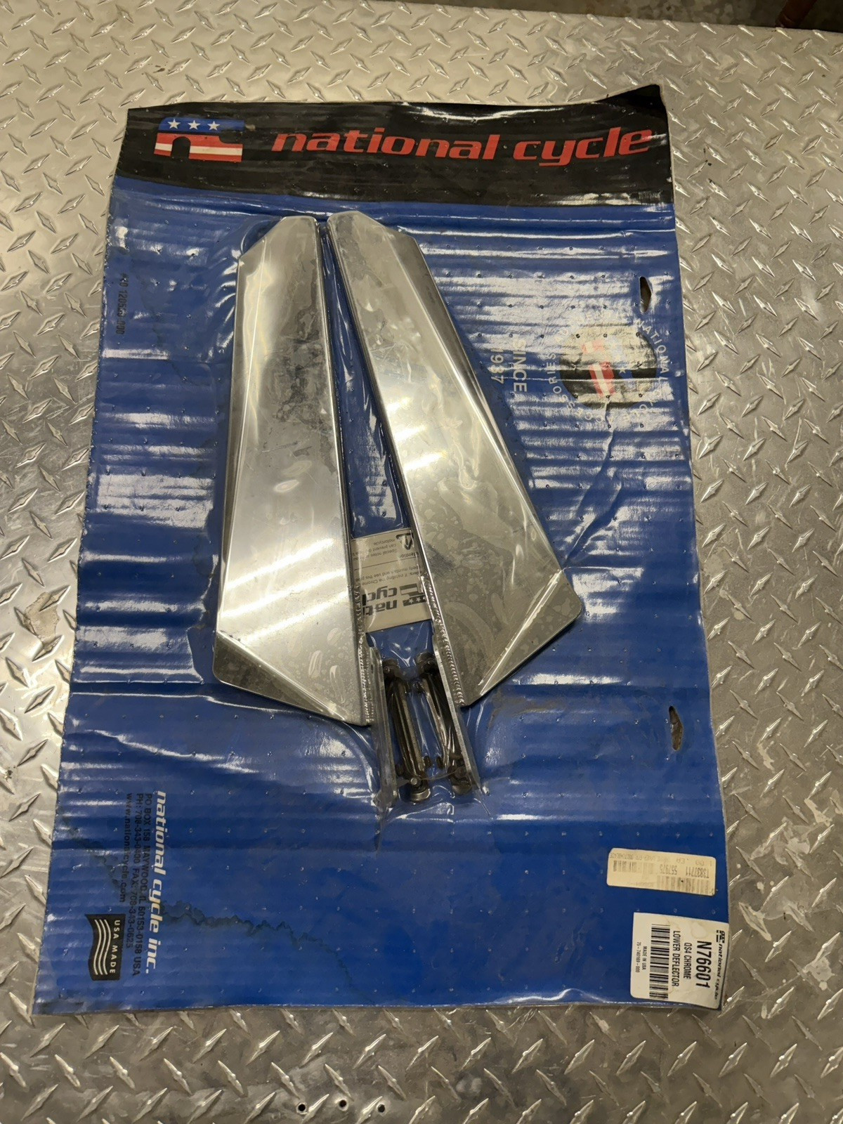 National Cycle 16 in. Chrome Switchblade Windshield Lowers – N76601