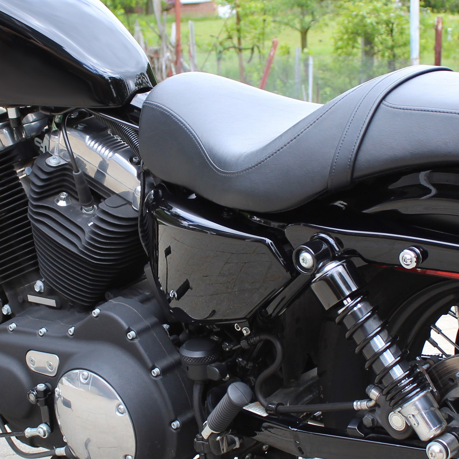 Left Side Battery Cover Kit Fit for Harley Sportster 1200 Iron 883 2004-2013