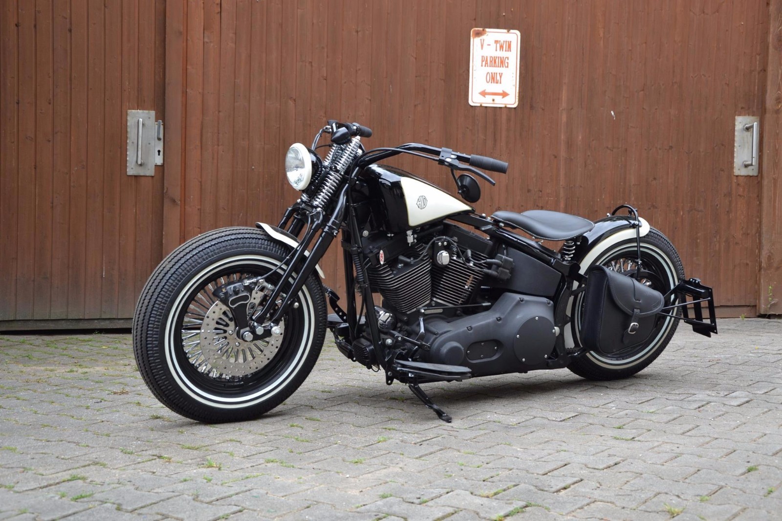 SWINGARM SADDLE BAG FOR HARLEY DAVIDSON SOFTAIL AND RIGID FRAMES