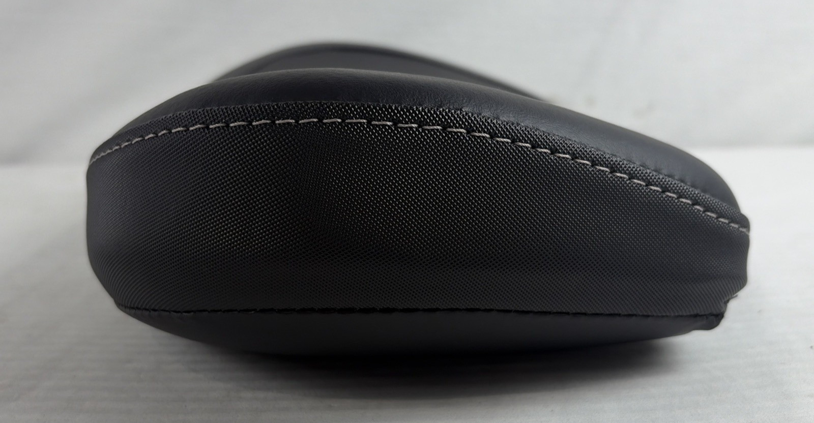 HARLEY DAVIDSON GENUINE SMOOTH OVAL PASSENGER BACKREST PAD KIT 52300734
