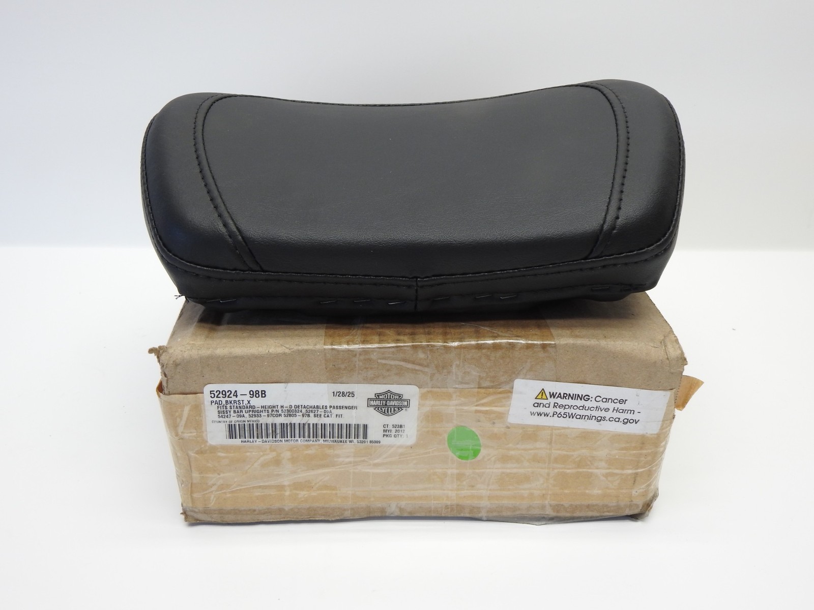 OEM Harley-Davidson 52924-98B Top-Stitch Passenger Backrest Pad – NOB NEW!!
