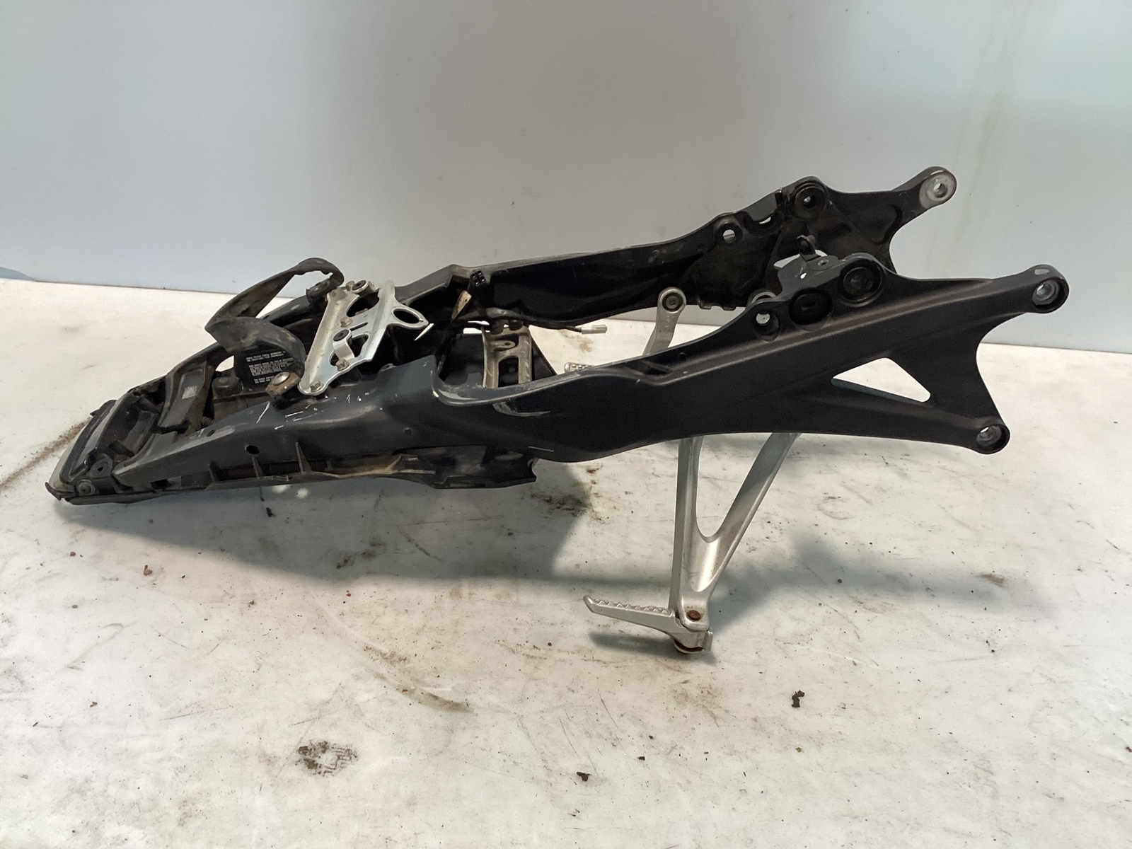 08-16 HONDA CBR1000RR SUBFRAME SUB FRAME REAR TAIL BACK PEGS LIGHT UNDERTAIL OEM