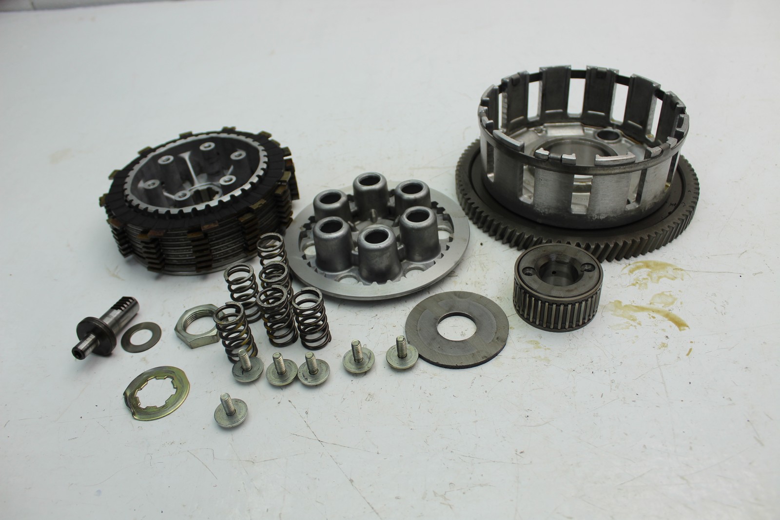 1982 SUZUKI GS650GL (#504) CLUTCH BASKET ASSEMBLY WITH CLUTCH PLATES