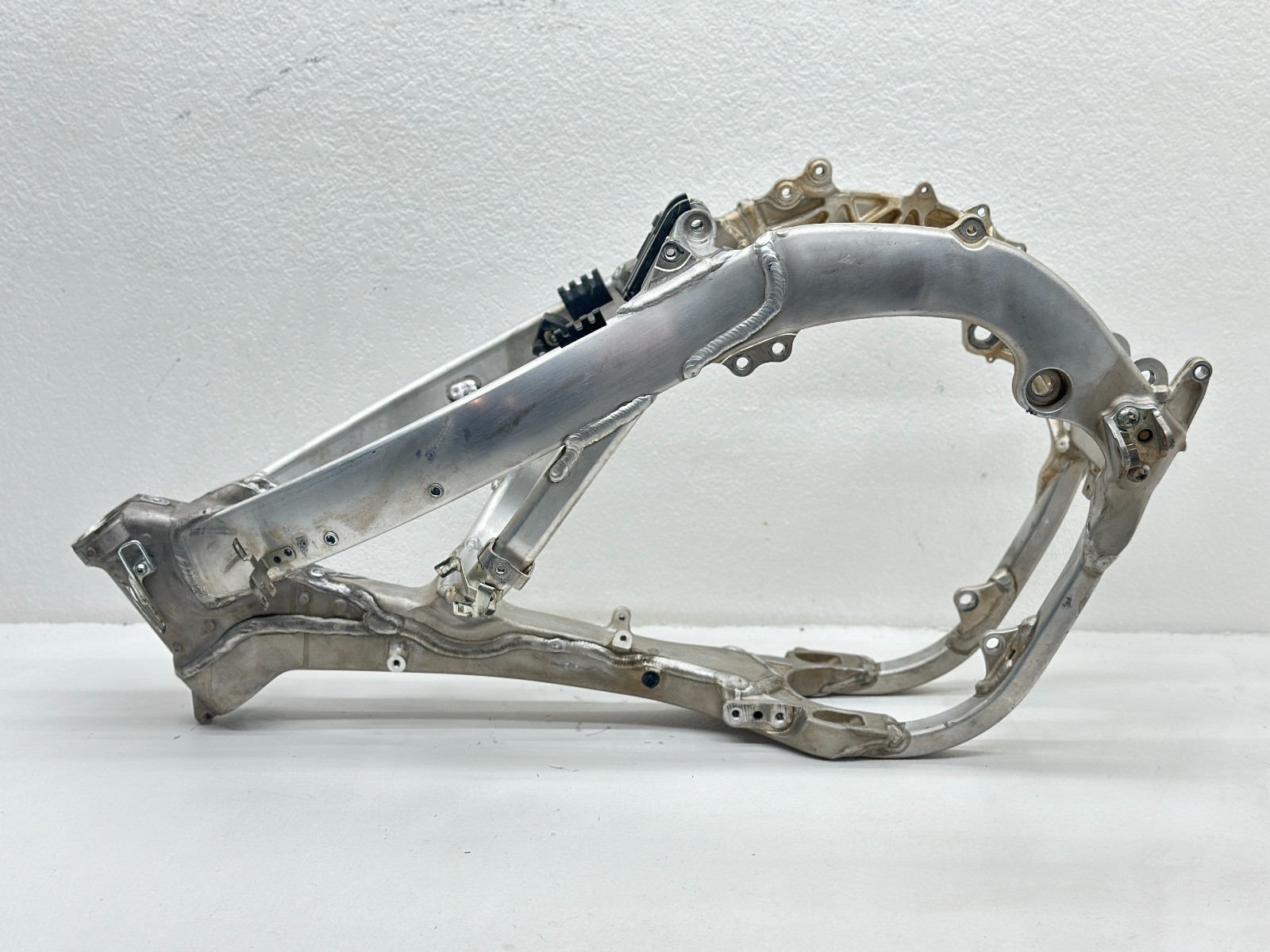 2021 Yamaha YZ450F Frame Main Chassis Hull Body Front 450F OEM B2W-21101-01-00✅