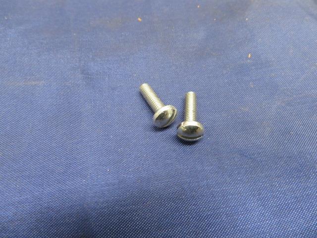 2 NOS LUCAS 679 TAILLAMP LENS HEADLIGHT SCREWS (2) # 144921 572289 LU336