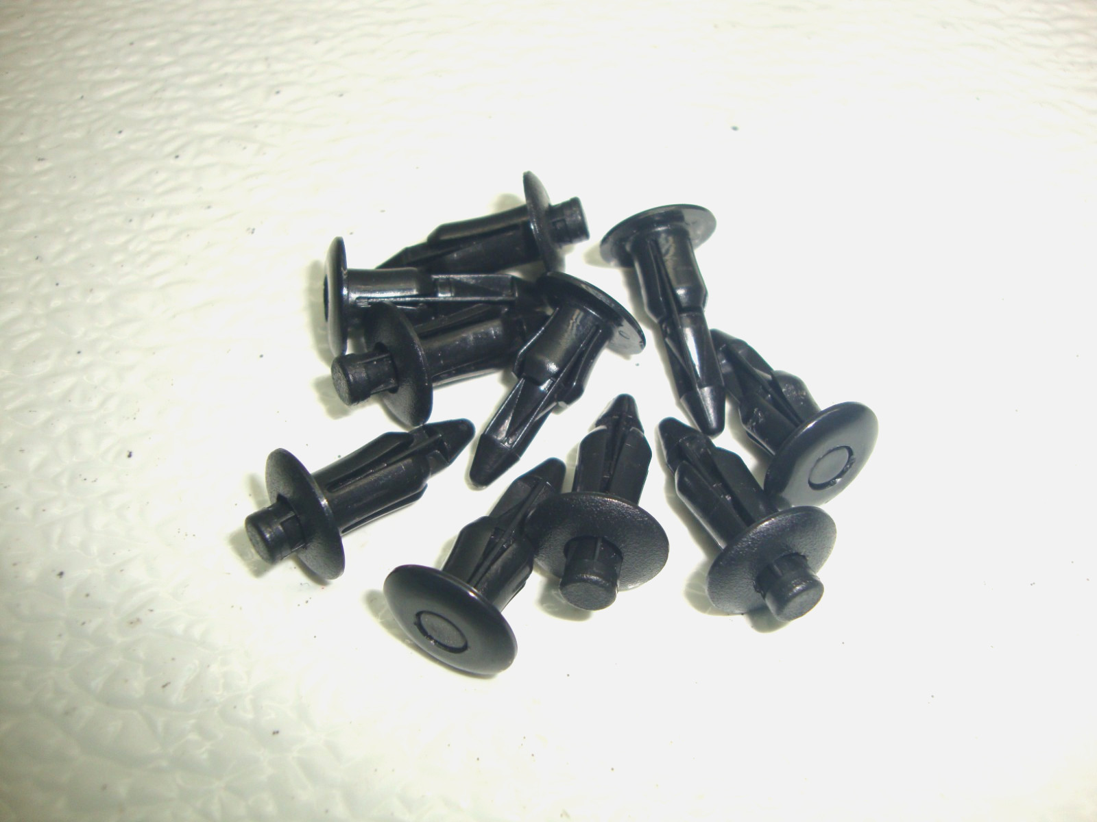 2022-2025 YAMAHA YZF R7 SIDE FAIRINGS TAIL CLIP CLIPS PUSH RIVETS OEM 22-25 2024