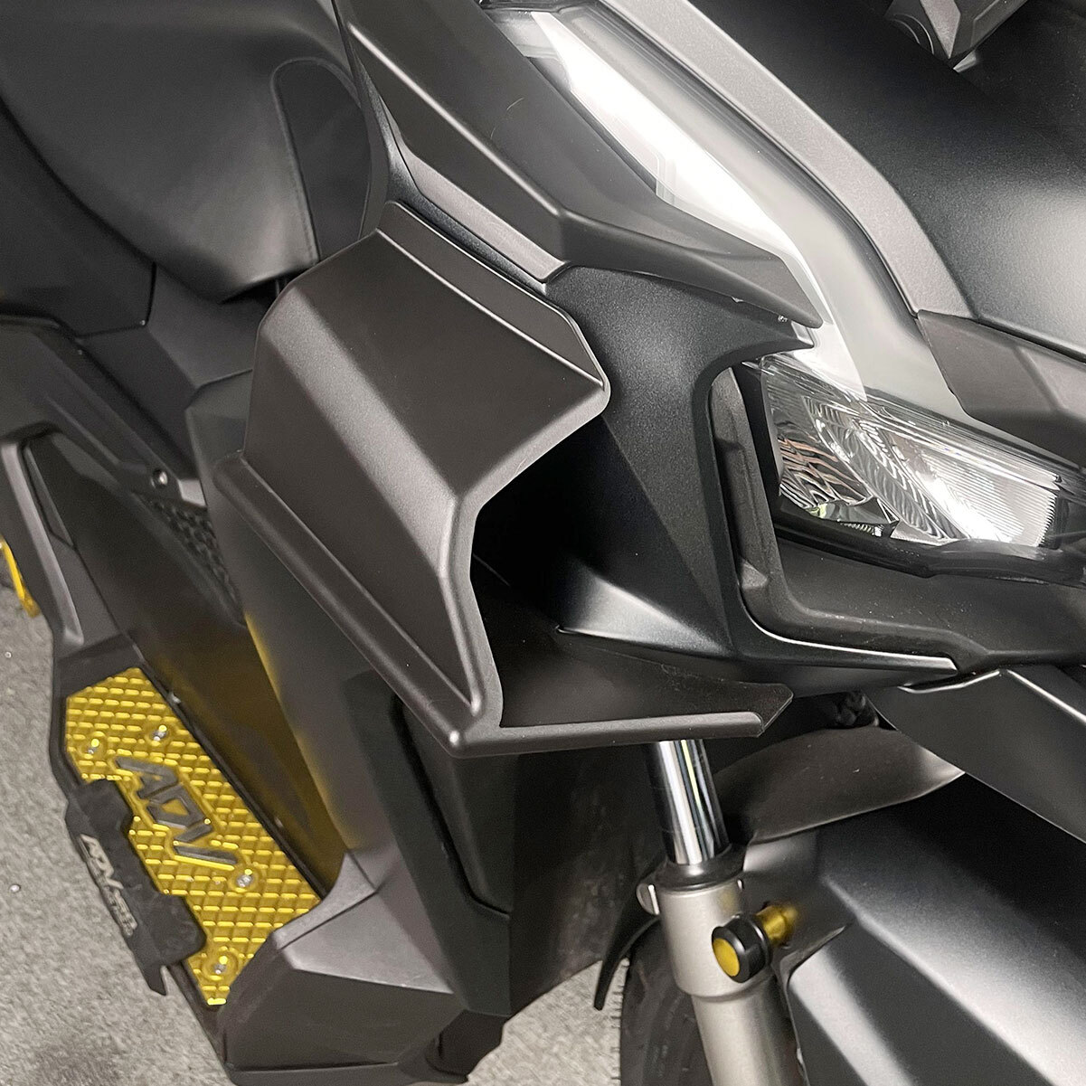 Front Side Winglet Wind Spoiler Light Cowl Side Fin For Honda ADV160 2021-2025