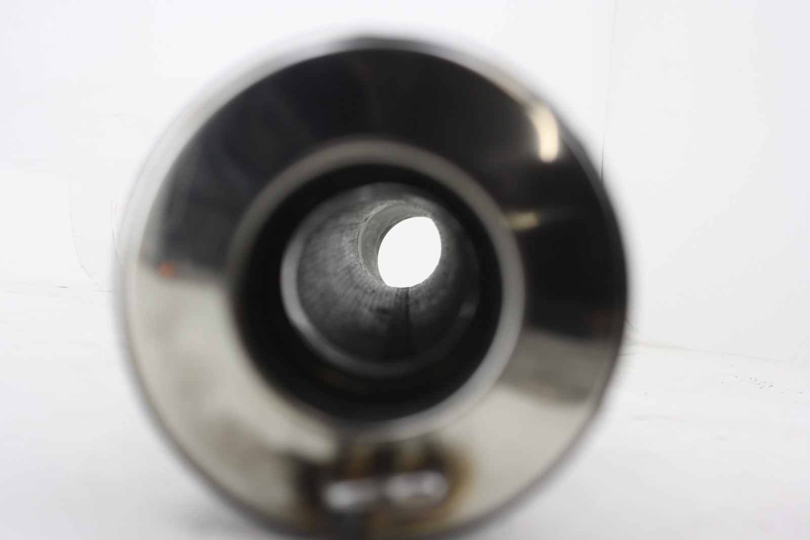 NOS SUDCO RACING MUFFLER CARBON FIBER LEFT 4″ ROUND 20″ LENGTH 2″ ID FEMALE