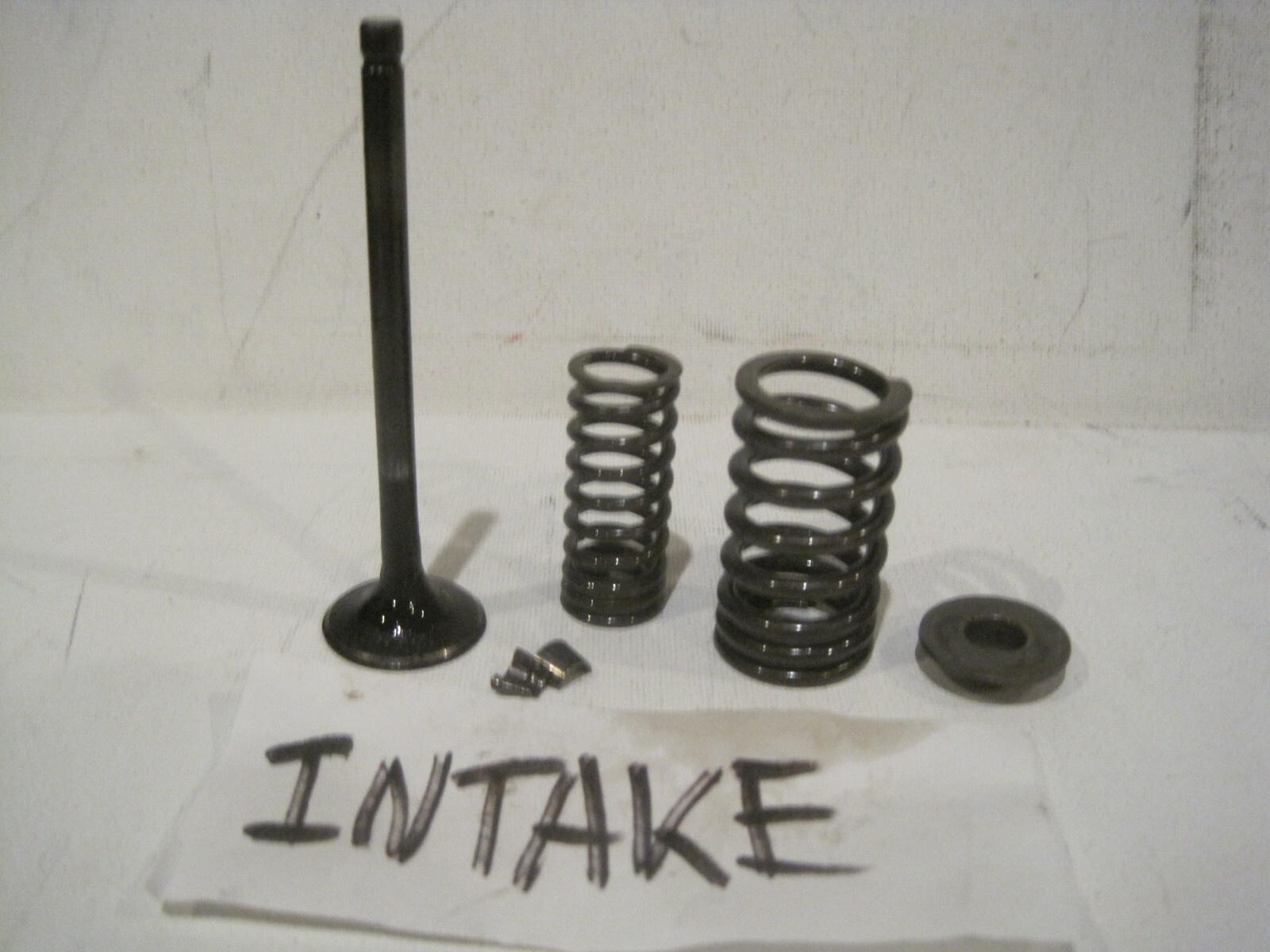 HONDA CB750 CB750K CB750F CB750C CB750SC CBX INTAKE VALVE, RETAINER, SPRINGS