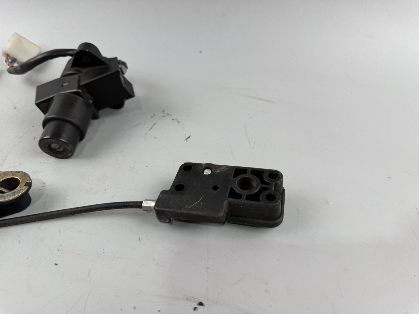 Kawasaki ZR-7 ZR750F lock set key lock tank lock seat lock set
