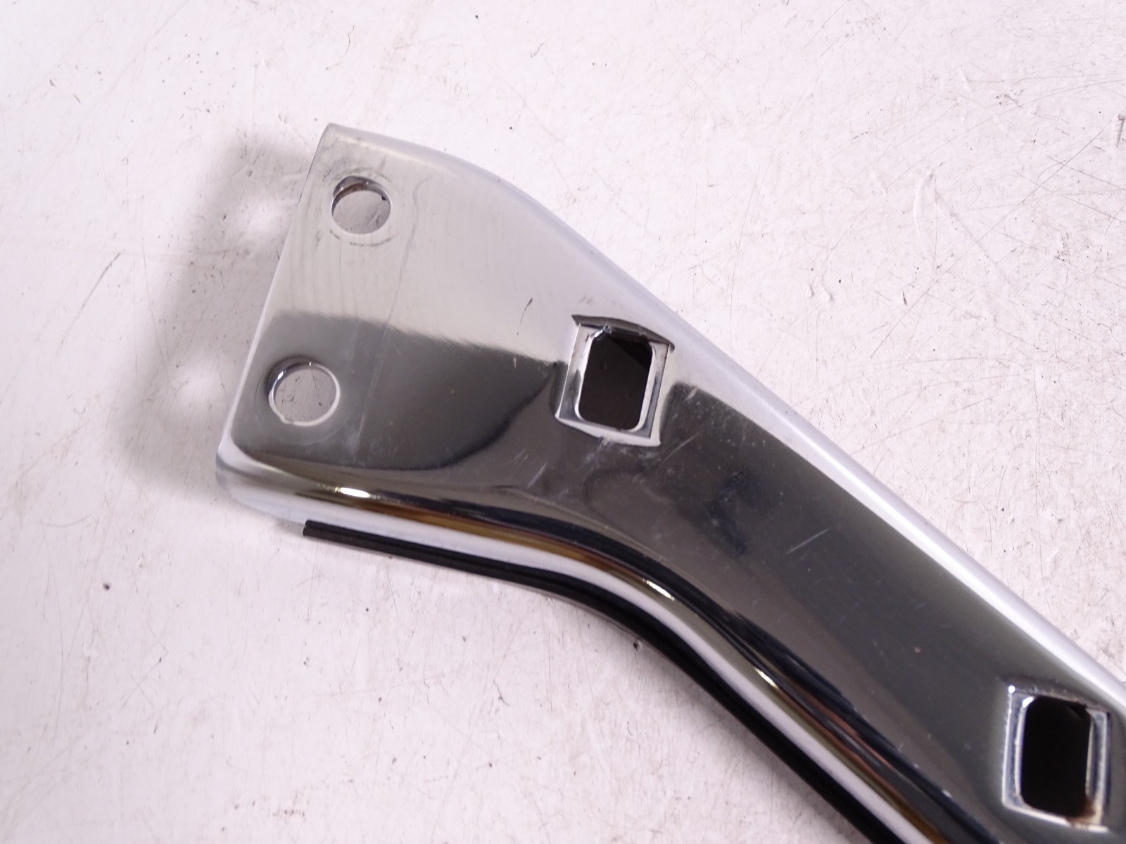 2001 Harley Road King Right Saddlebag Support Bracket 90720-79C