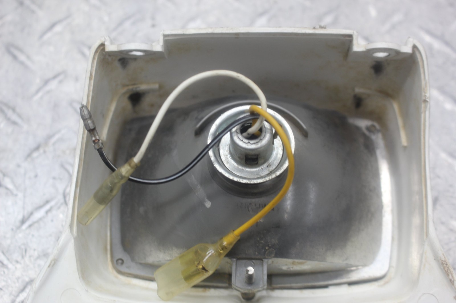 2000 SUZUKI DS80 HEADLIGHT LAMP ASSEMBLY LIGHT HOUSING UNIT 35121-37200