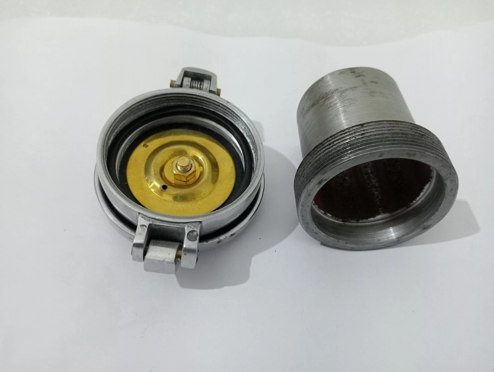 2.5″ MONZA POLISHED ALLOY PETROL TANK FUEL FLIP CAP FOR CAFE RACER BSA AJS |Fit