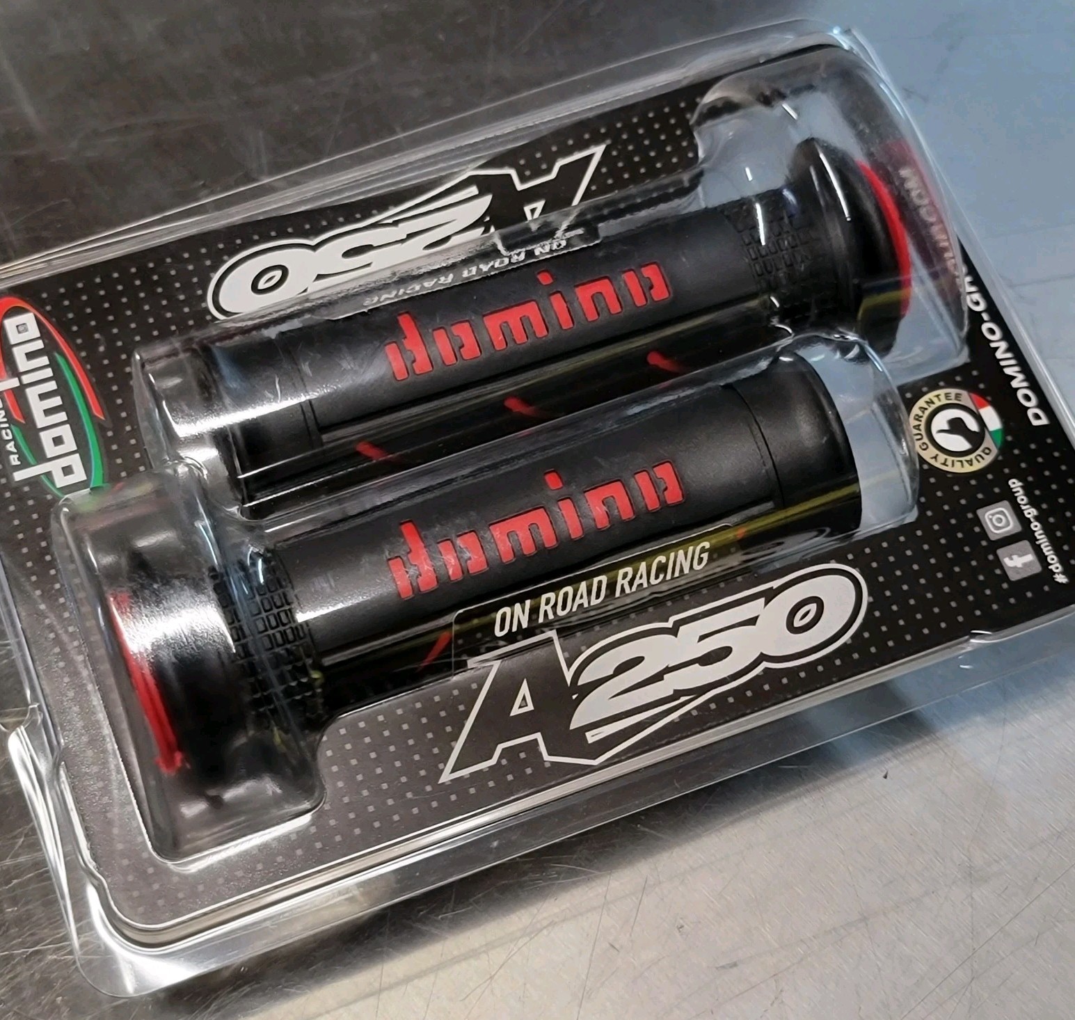 Domino Black/Red XM2 Grips A25041C4240