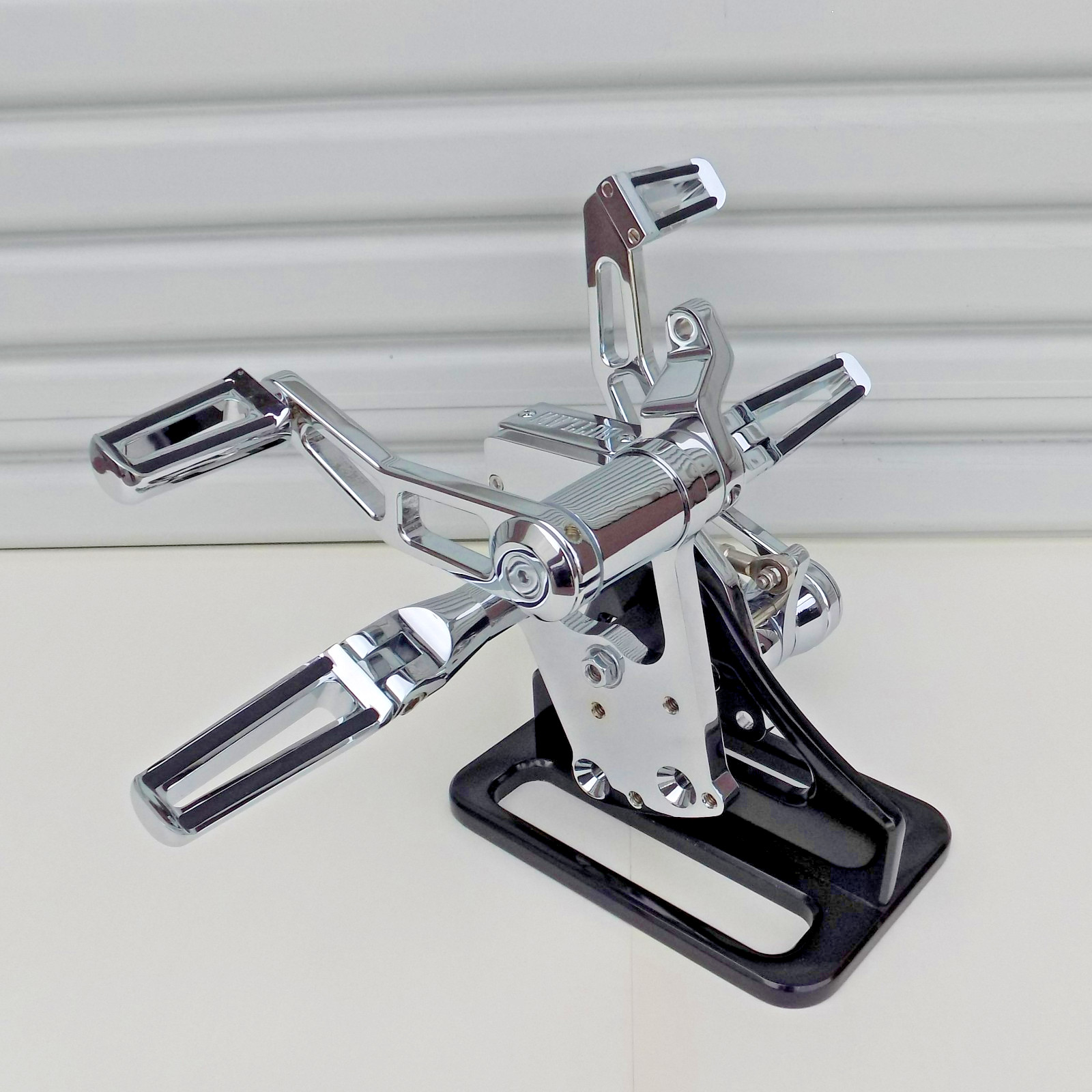 OUTLAW CHROME FORWARD CONTROLS KIT FOR 2000-2017 SOFTAIL HARLEY FXST/FLST