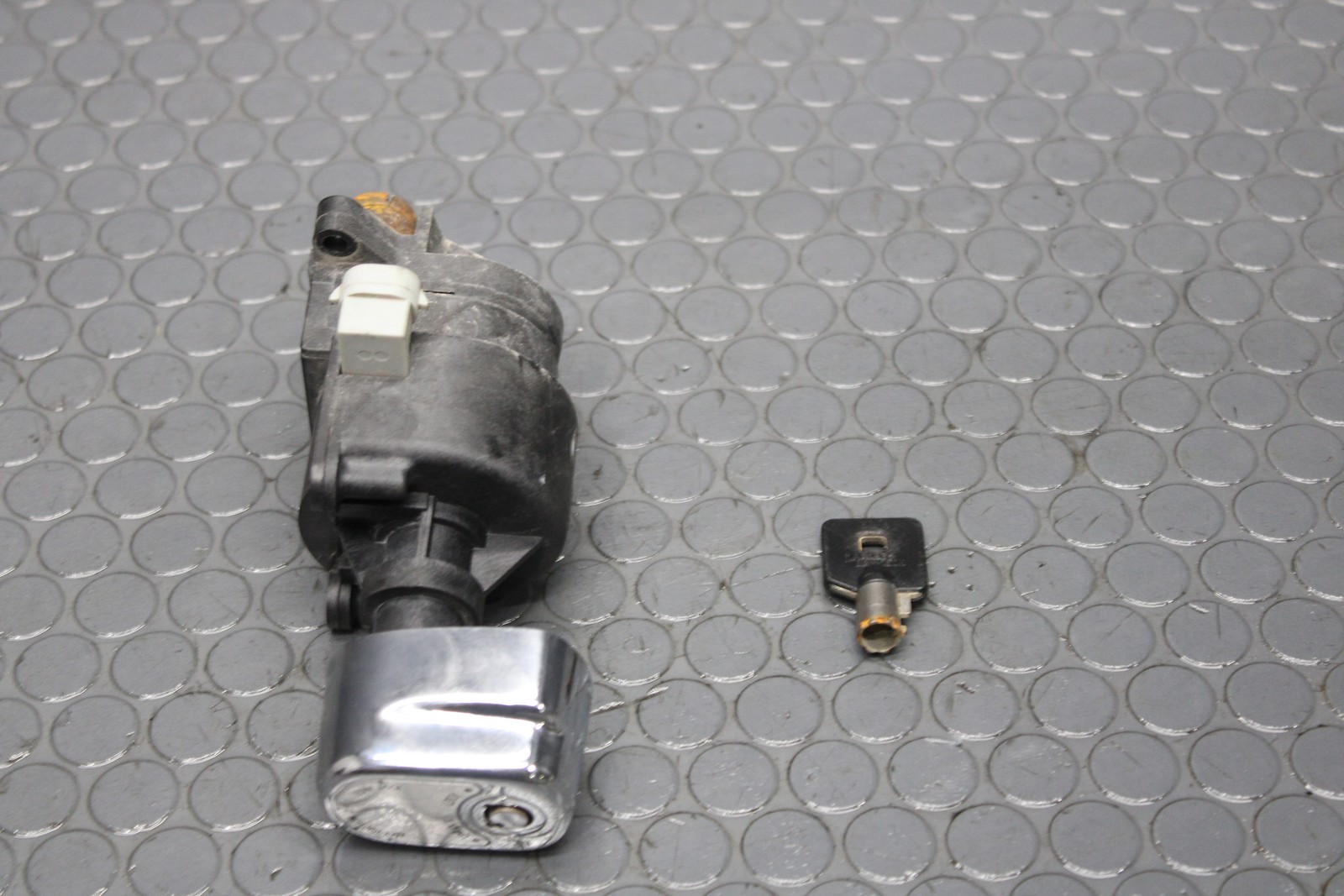2019-2024 Harley Davidson Touring Ignition Switch Housing And Knob With Key