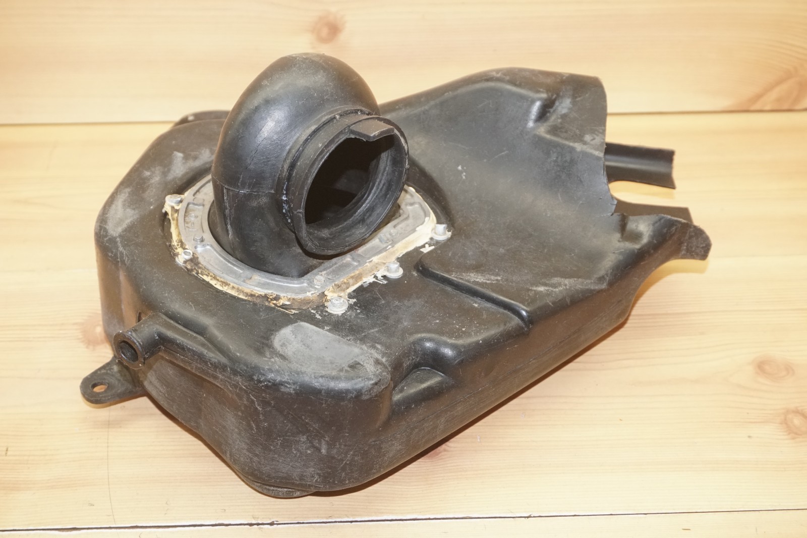 1985 Kawasaki KX250 KX 250 KX500 Airbox Air Box Cleaner Housing Case 11011-1180