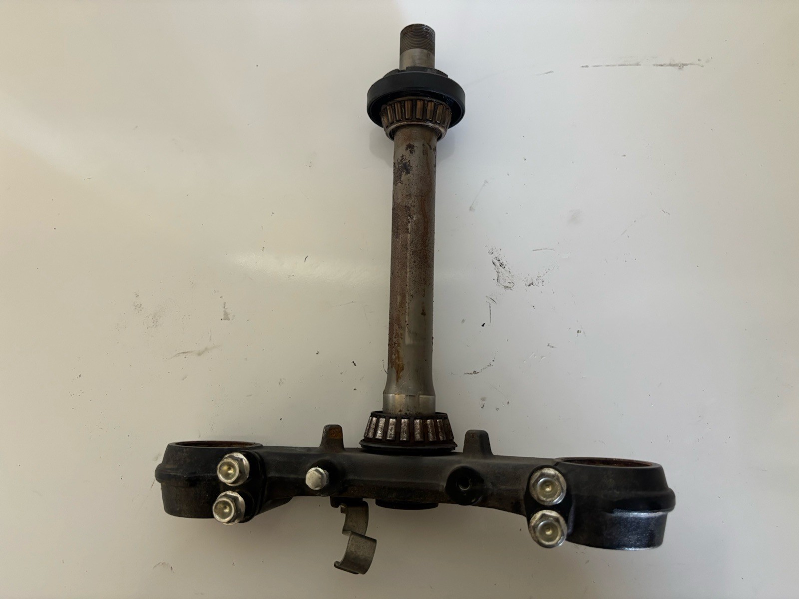 09-15 Suzuki SFV650 Gladius Lower Triple Tree Clamp Steering Stem