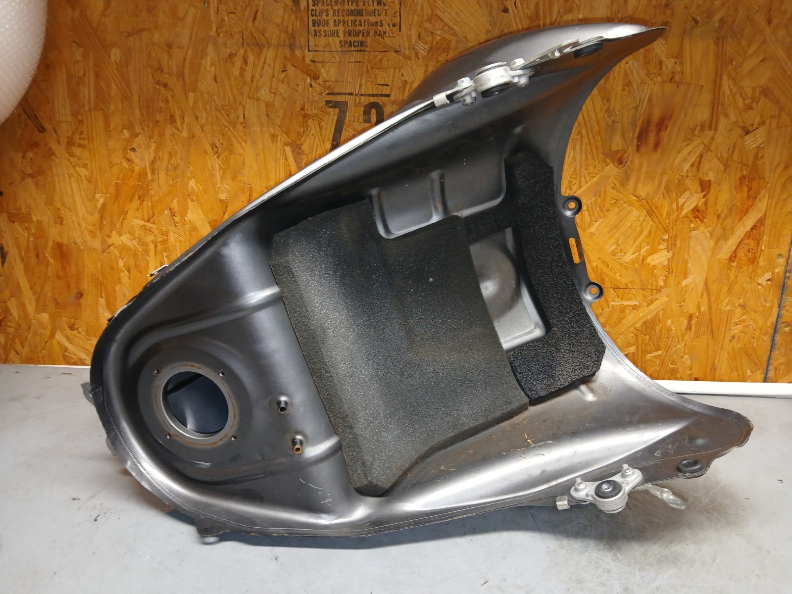 2015-2020 Yamaha FJ-09 Gas Tank Fuel Cell Petrol Reservoir OEM 15-2020 2015
