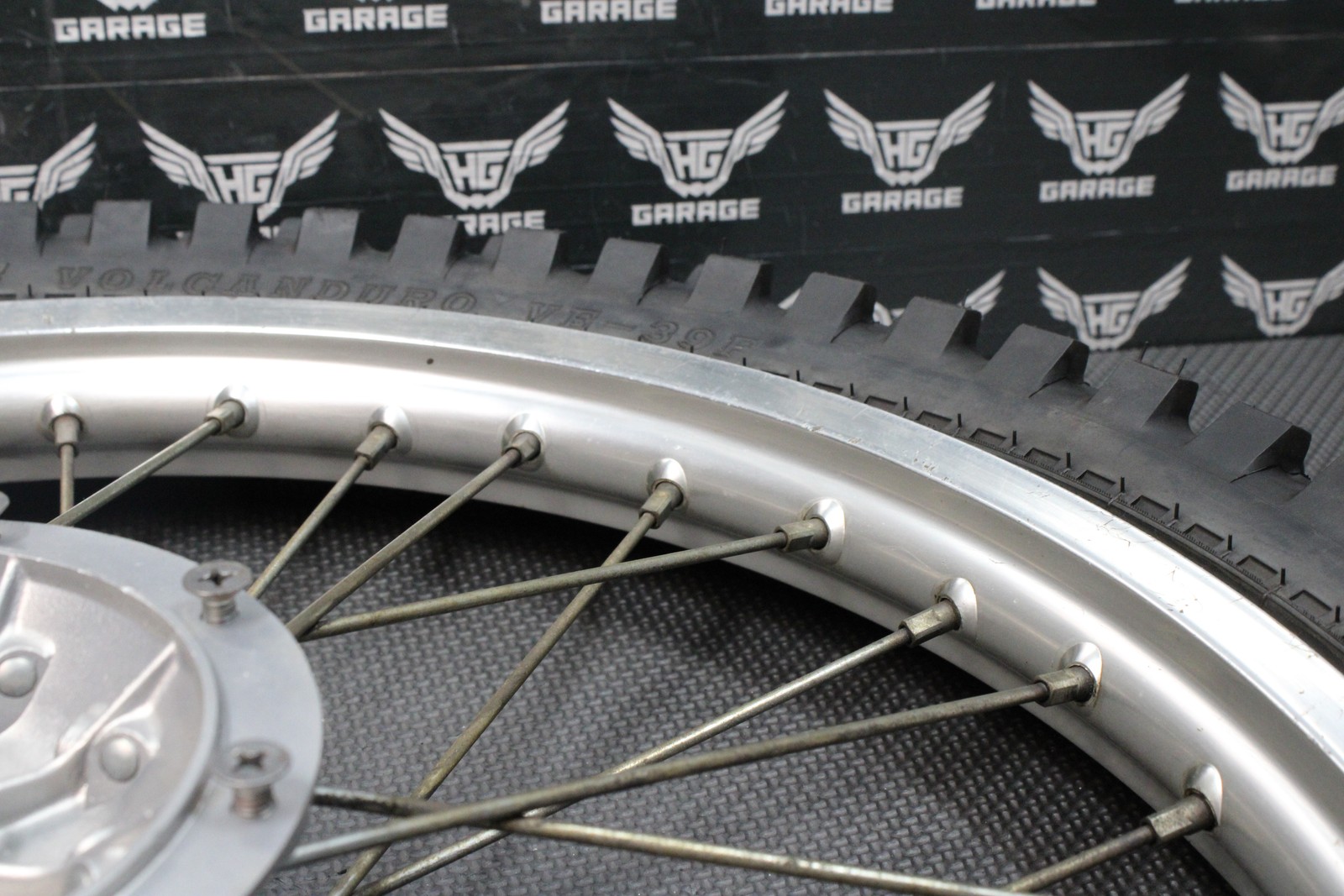 1992 KAWASAKI KDX200 21″ X 1.60″ OEM FRONT WHEEL RIM HUB 41090-1076