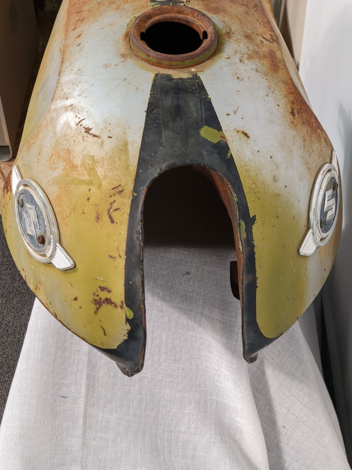 Suzuki T250 x 6R Hustler 2 Stroke Gas Tank Rare! 1969 1 year tank Cafe Racer