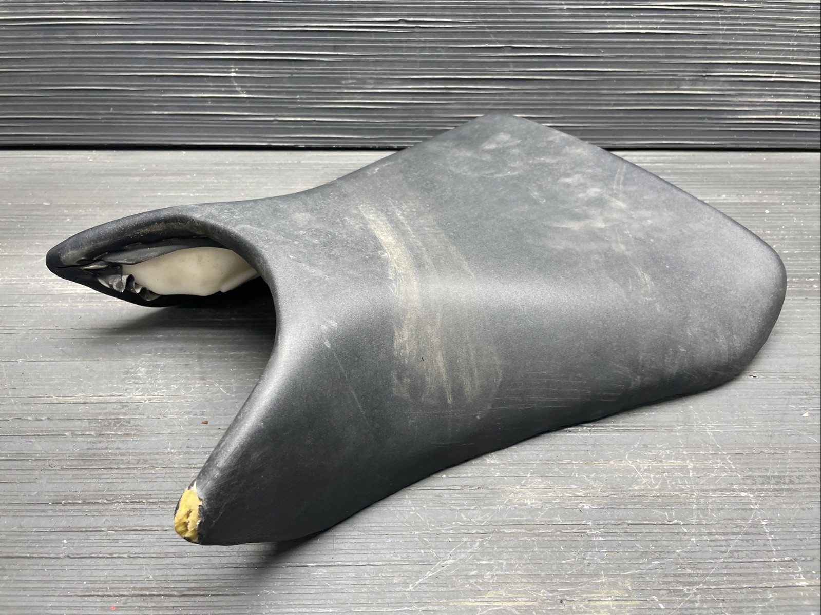 2005 Yamaha YZF R6 Front driver seat #41326