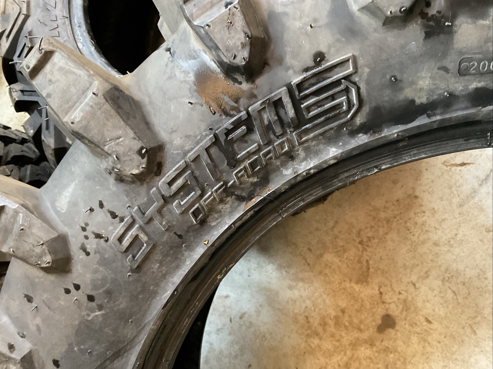 System 3 Off-Road® S3-0482 – XM310R Monster Mud Front/Rear Tire (35/9-20)