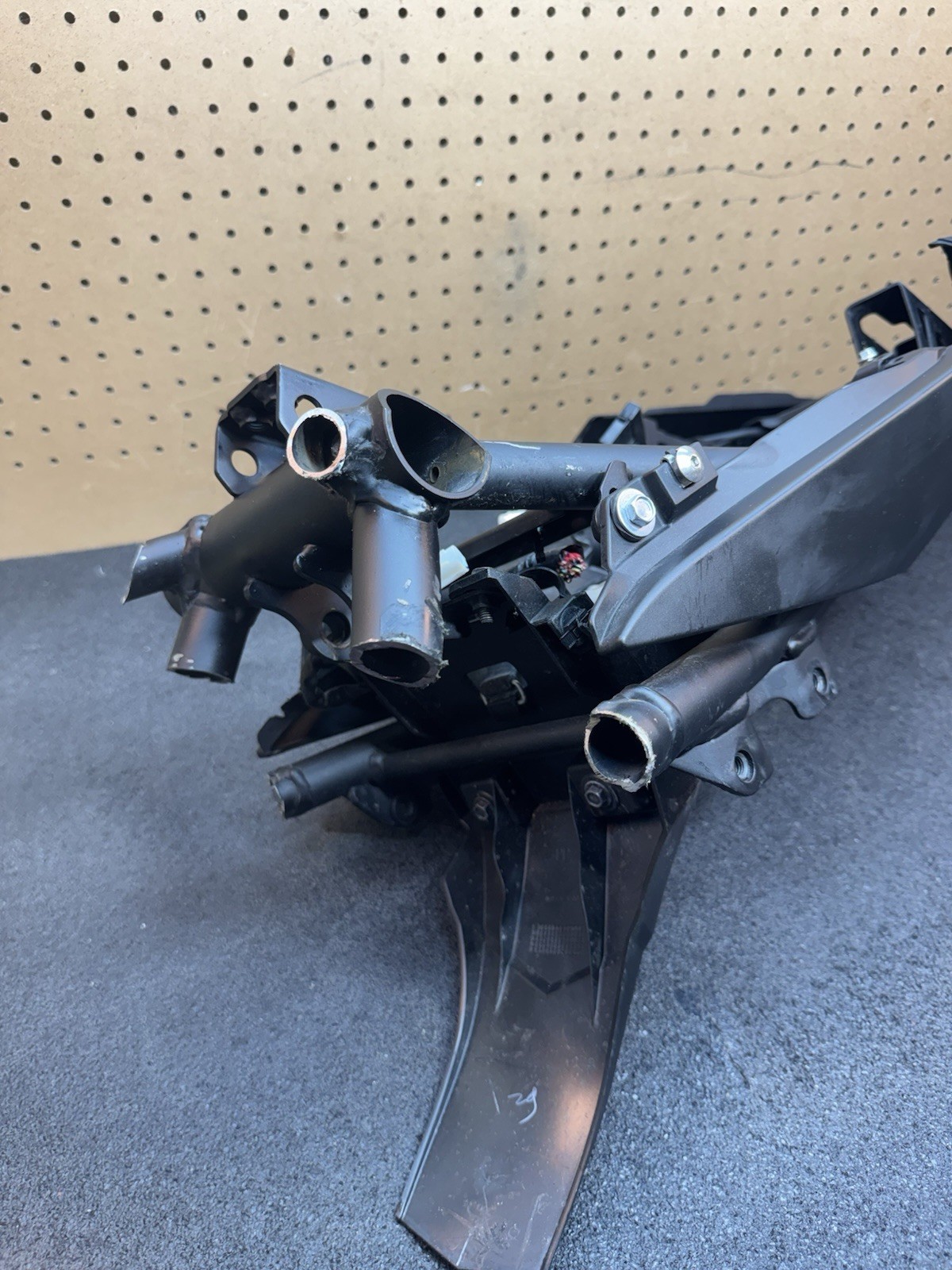 19 20 22 23 24 2023 YAMAHA MT-03 R3 OEM Subframe Sub Frame Chassis Straight Cut