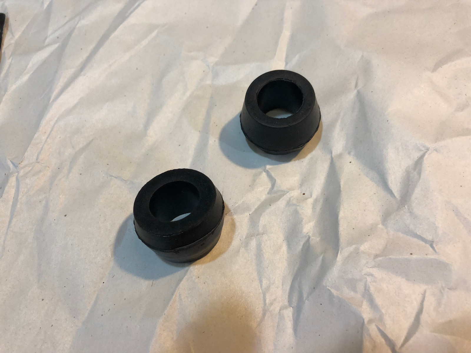 2 SHOCK ABSORBER RUBBER BUSHINGS FL 58/E84 FX 71/72 SPORTSTER 54/74 85210-42A