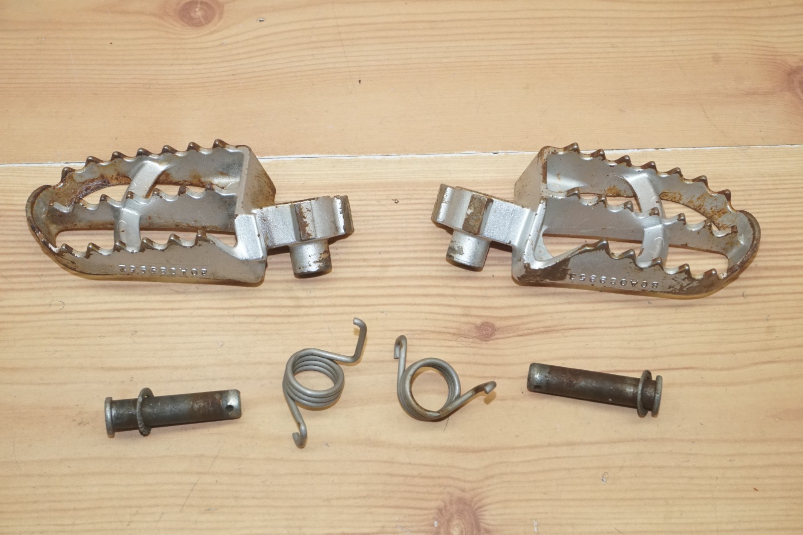 2012 Husqvarna TE310 TE 310 Left Right Foot Peg Rest Pair 80A089953 80A089962