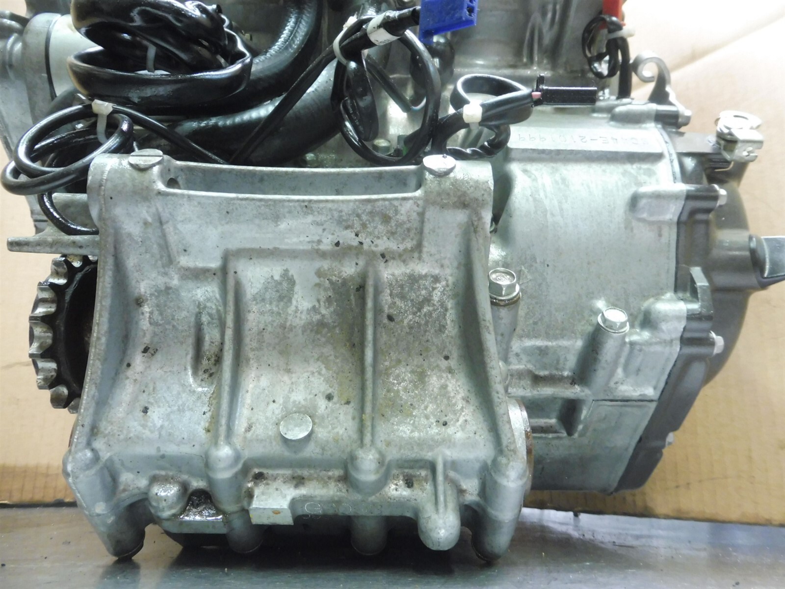 2001 Honda CBR900RR HM694-2. engine motor compression untested crank turns