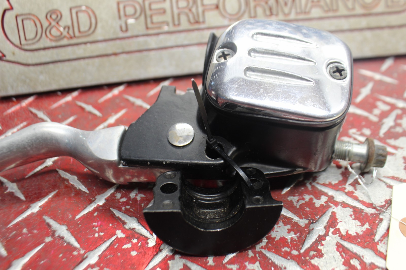 2005 HARLEY DYNA LOW RIDER FRONT BRAKE MASTER CYLINDER WITH LEVER 9/16 PGP67