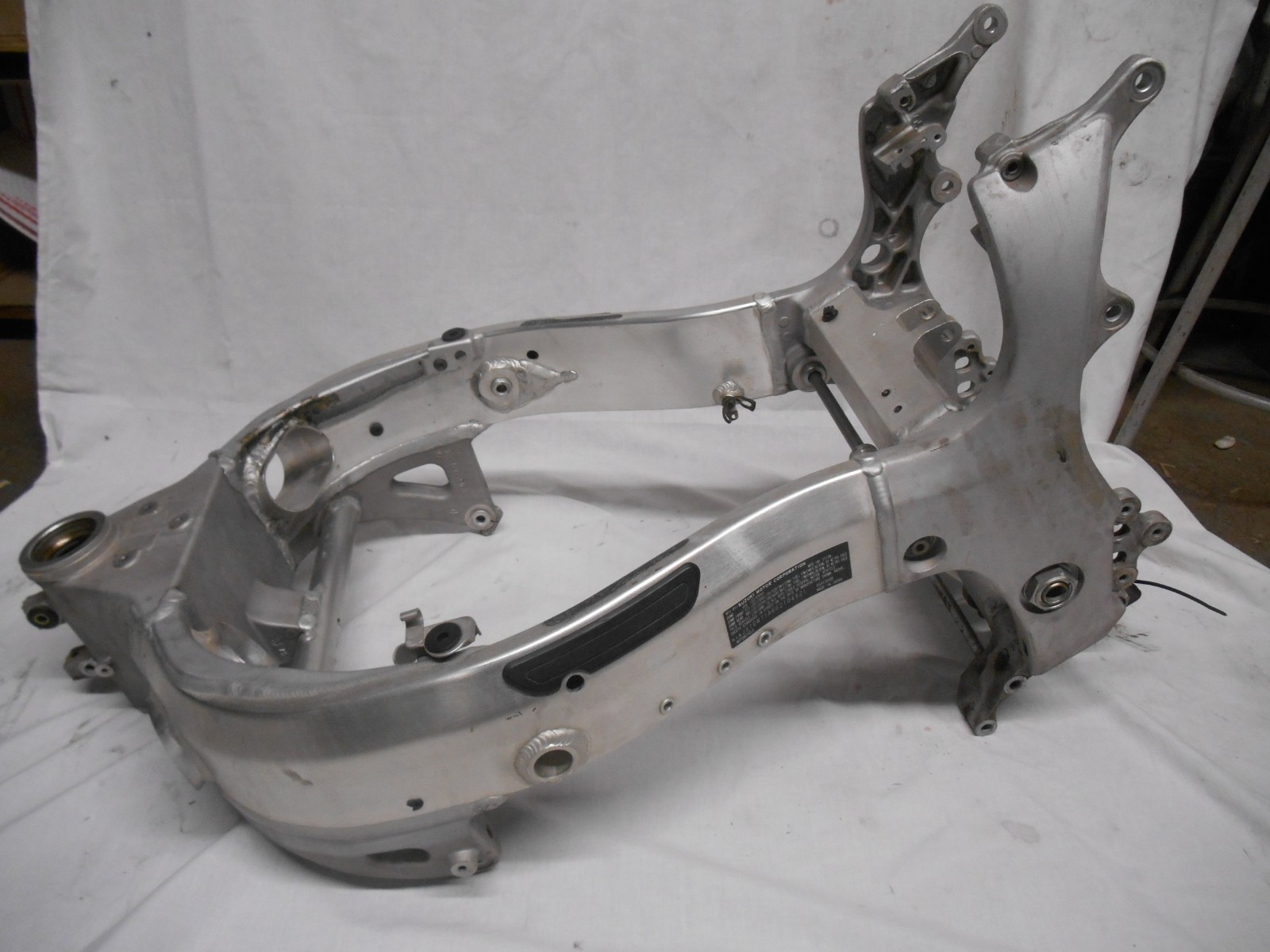 2006 Suzuki GSX1300R Hayabusa GSXR 1300 Gen 1 Busa OEM Main Frame Chassis 99-07