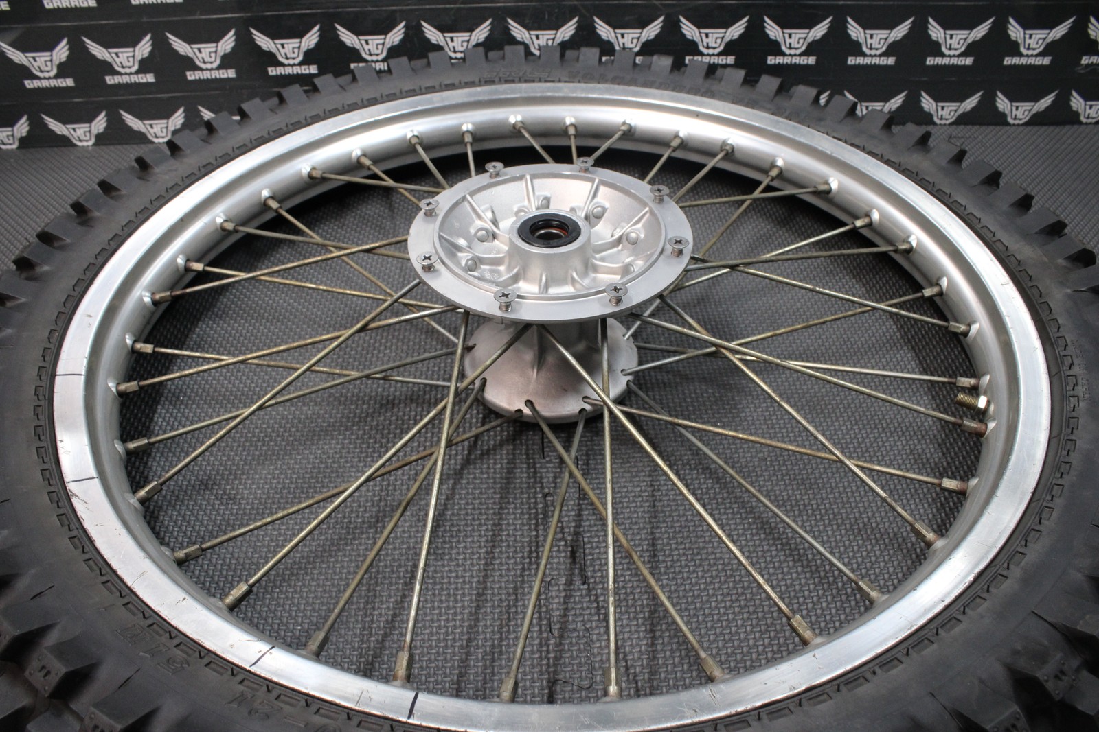 1992 KAWASAKI KDX200 21″ X 1.60″ OEM FRONT WHEEL RIM HUB 41090-1076
