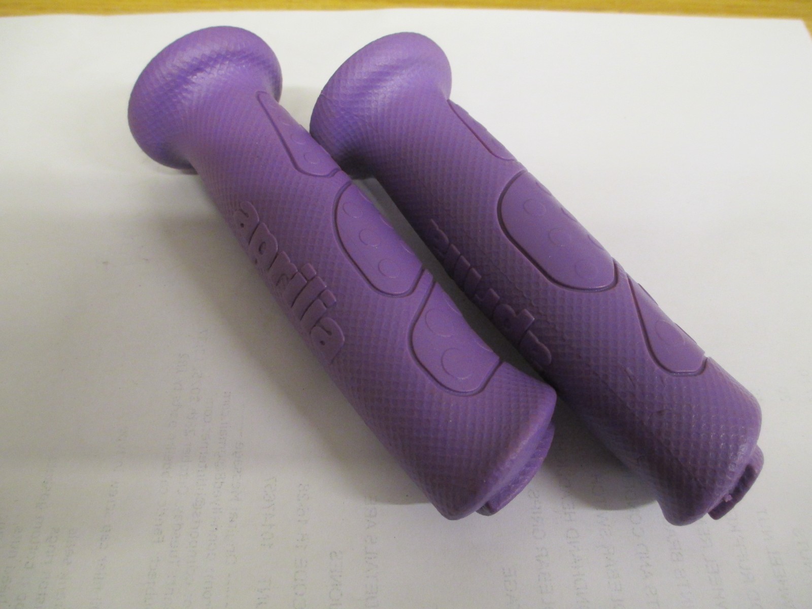 APRILIA HANDLE BAR GRIPS PURPLE DOMINO MOTORCYCLE M/X ENDURO TRIALS MOPED