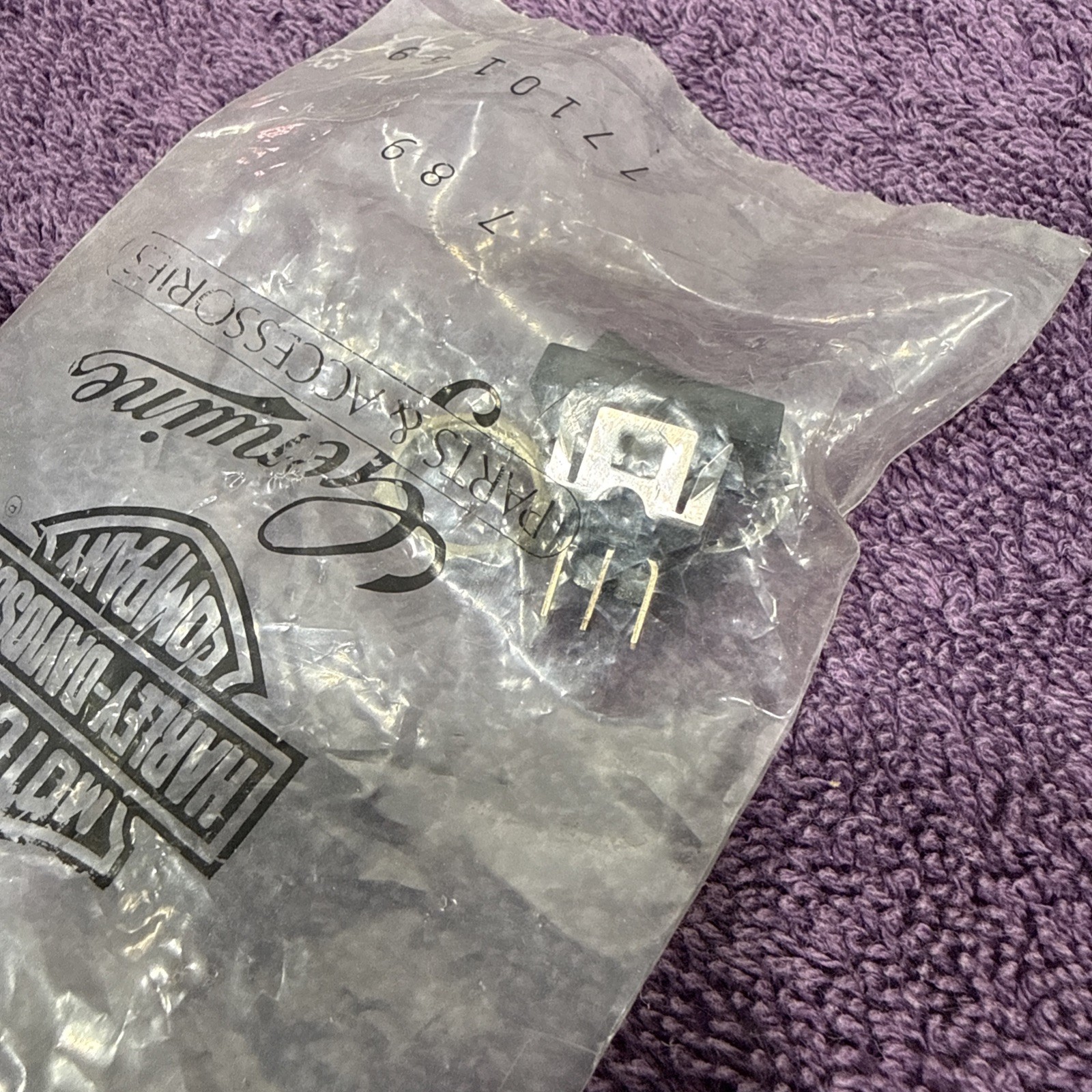 Harley-Davidson Genuine NOS Cruise Control Switch 77101-89 FLHTCUI Ultra