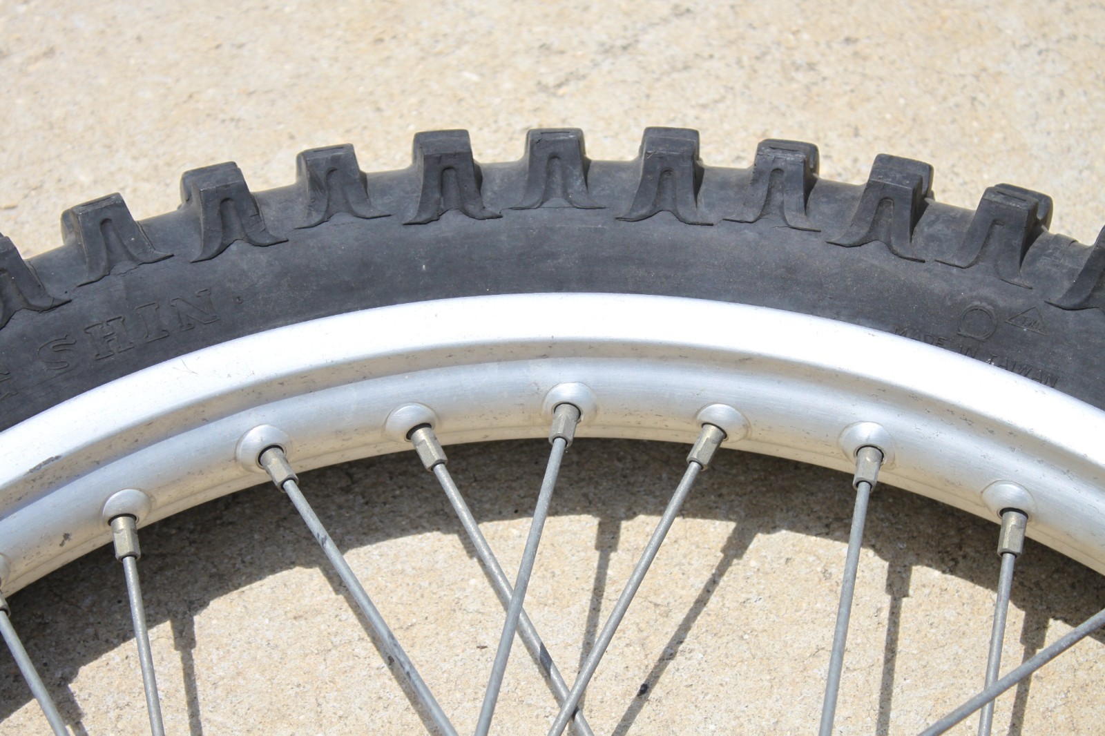 1982-1983 Honda CR480 D.I.D Front Wheel Hub Spokes Rim Assembly 21 X 1.60 2031