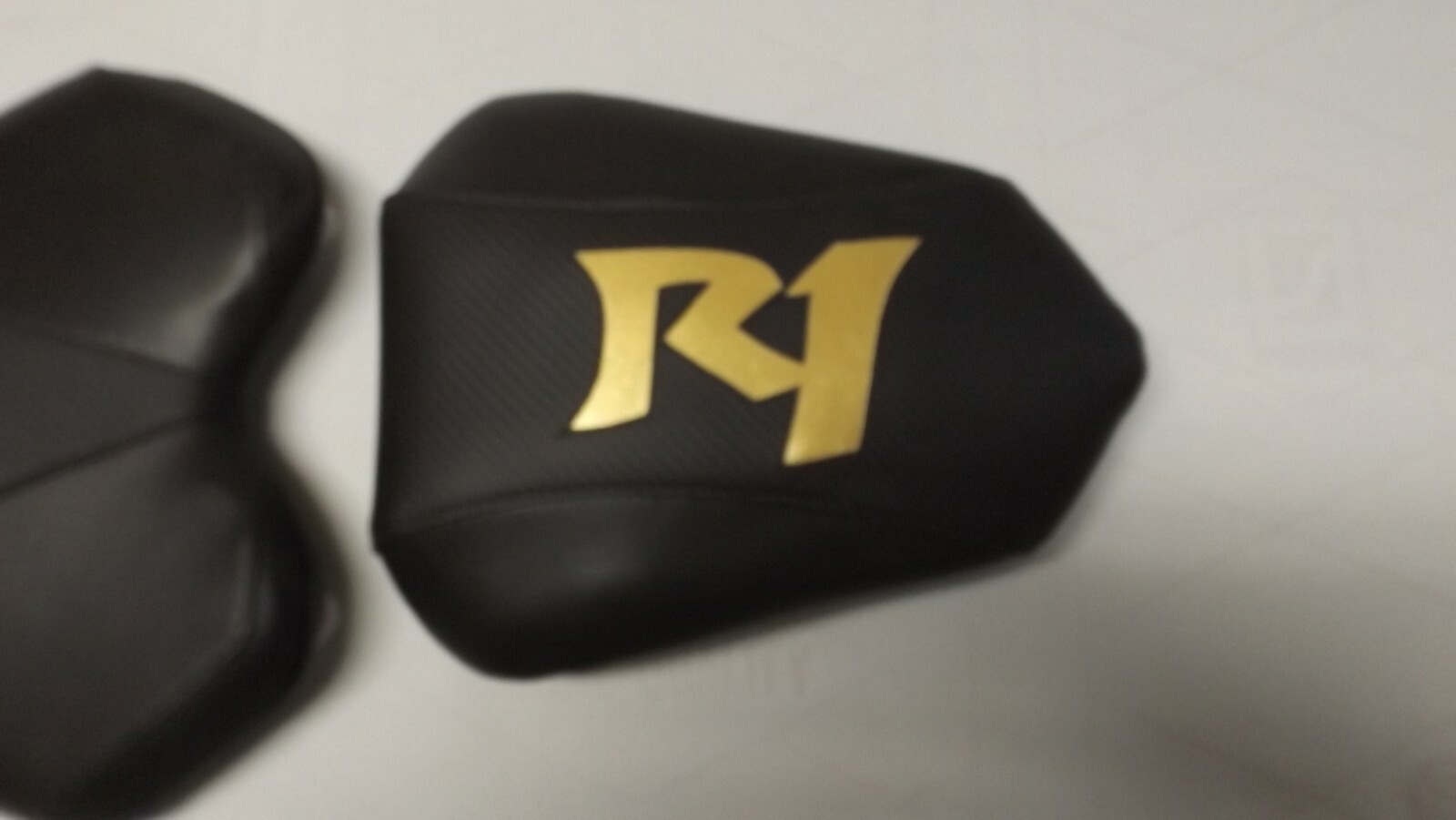 YAMAHA 07/08 BLACK CARBON FIBER TEX./GOLD CUSTOM FRONT & REAR SEAT COVERS YZF R1