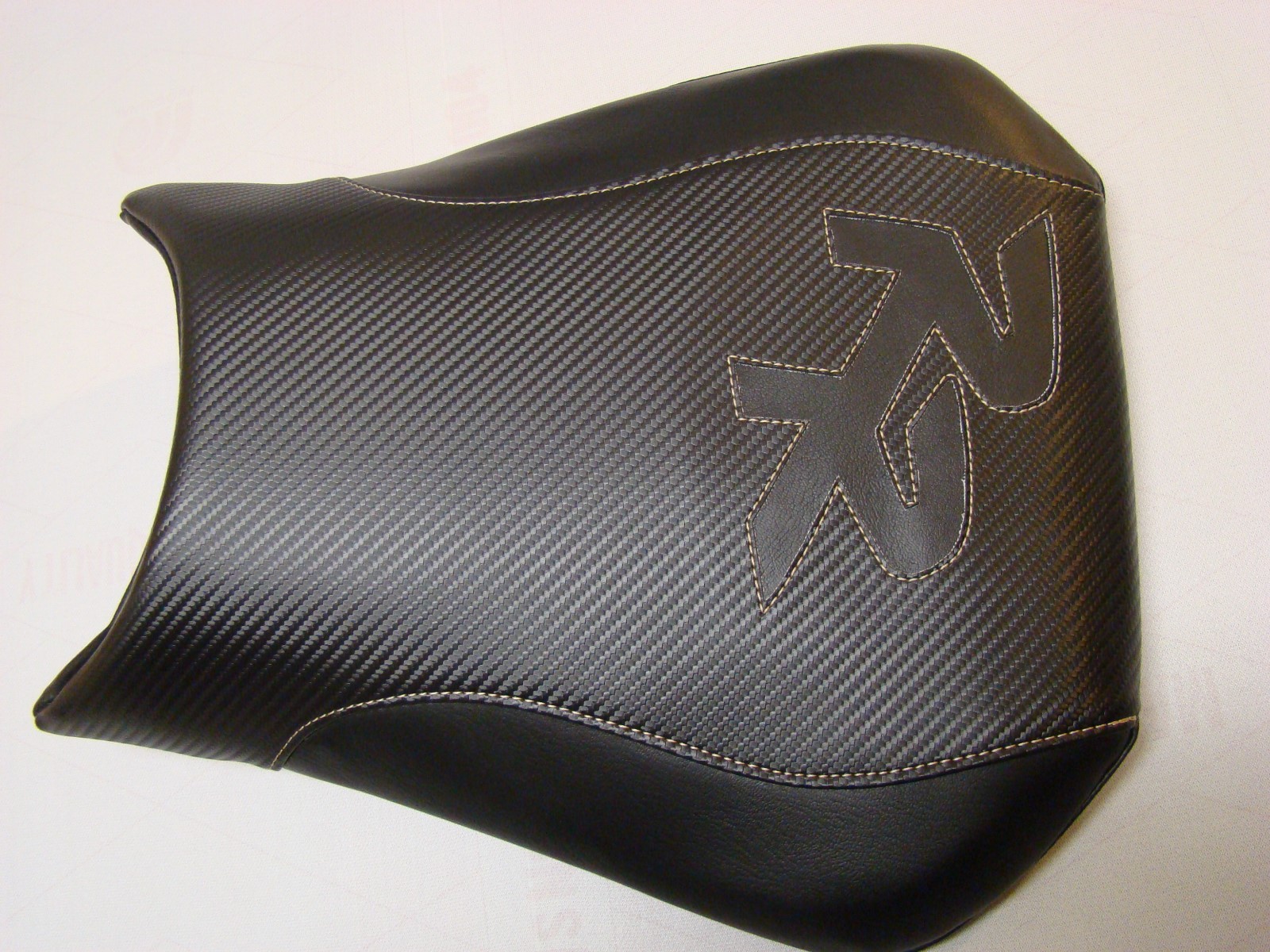 HONDA 2005/2006 CBR600RR FRONT SEAT COVER BLACK VINYL WITH CARBON FIBER TEXTURE
